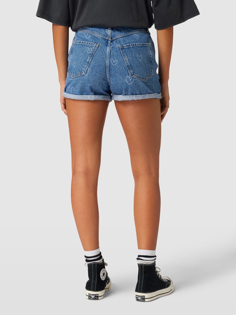 Jeansshorts mit fixierten Beinumschlägen in blau
