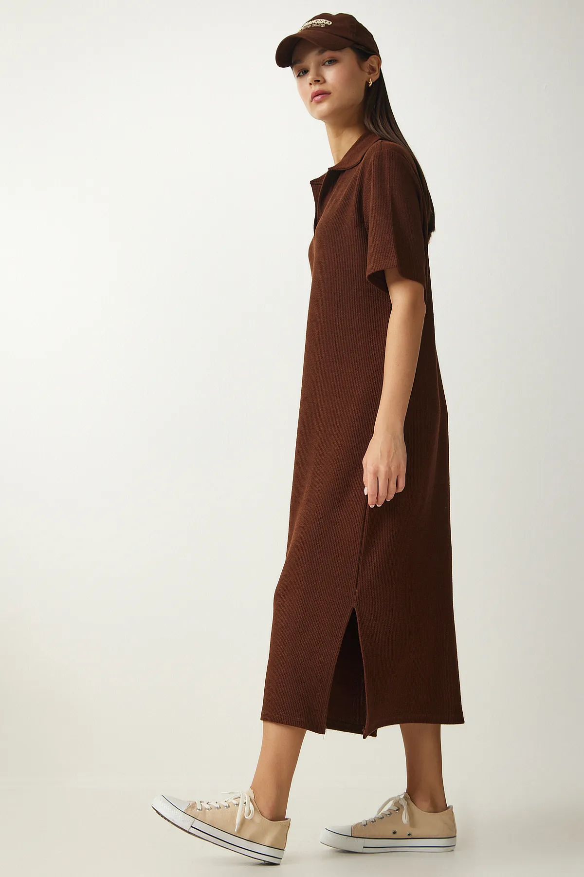 Happiness İstanbul  Braunes geripptes Strickkleid mit Rollkragen für Damen DZ00110