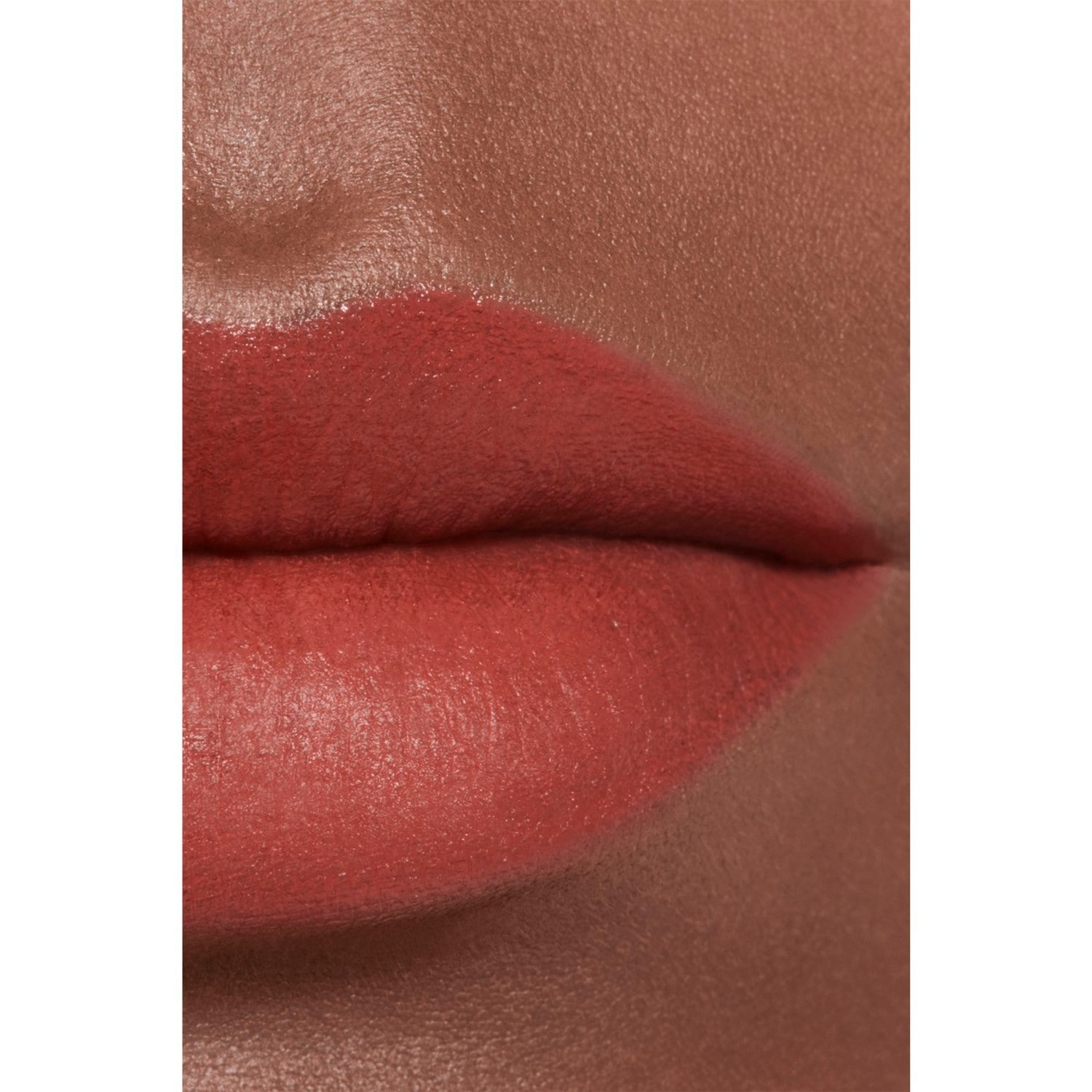 CHANEL ROJO TERCIOPELO LUMINOSO