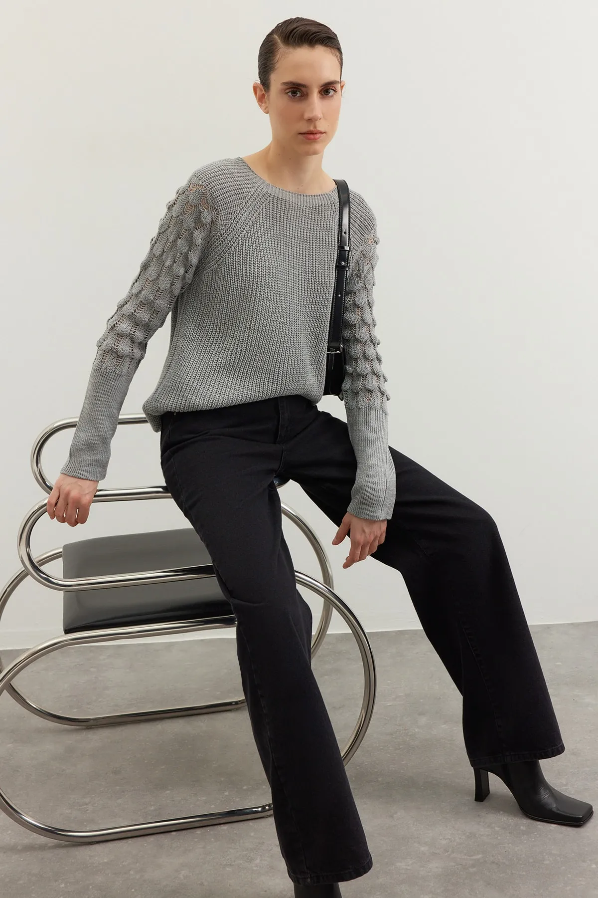 Trendyol Collection  Grauer strukturierter Strickpullover mit Rundhalsausschnitt TWOAW20KZ0130