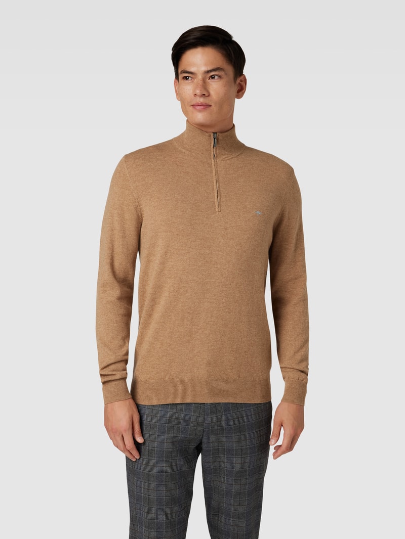 Strickpullover mit Stehkragen in camel