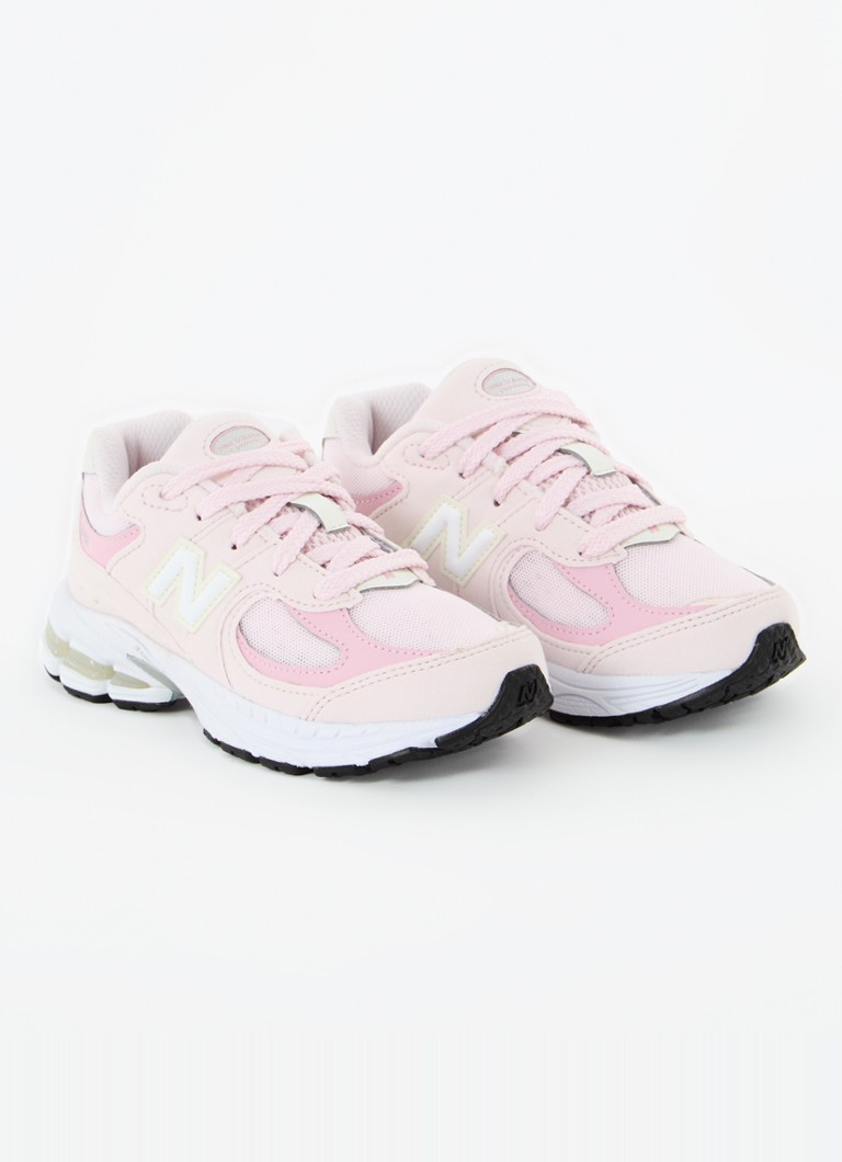 Teniși New Balance 2002R cu detalii din plasă