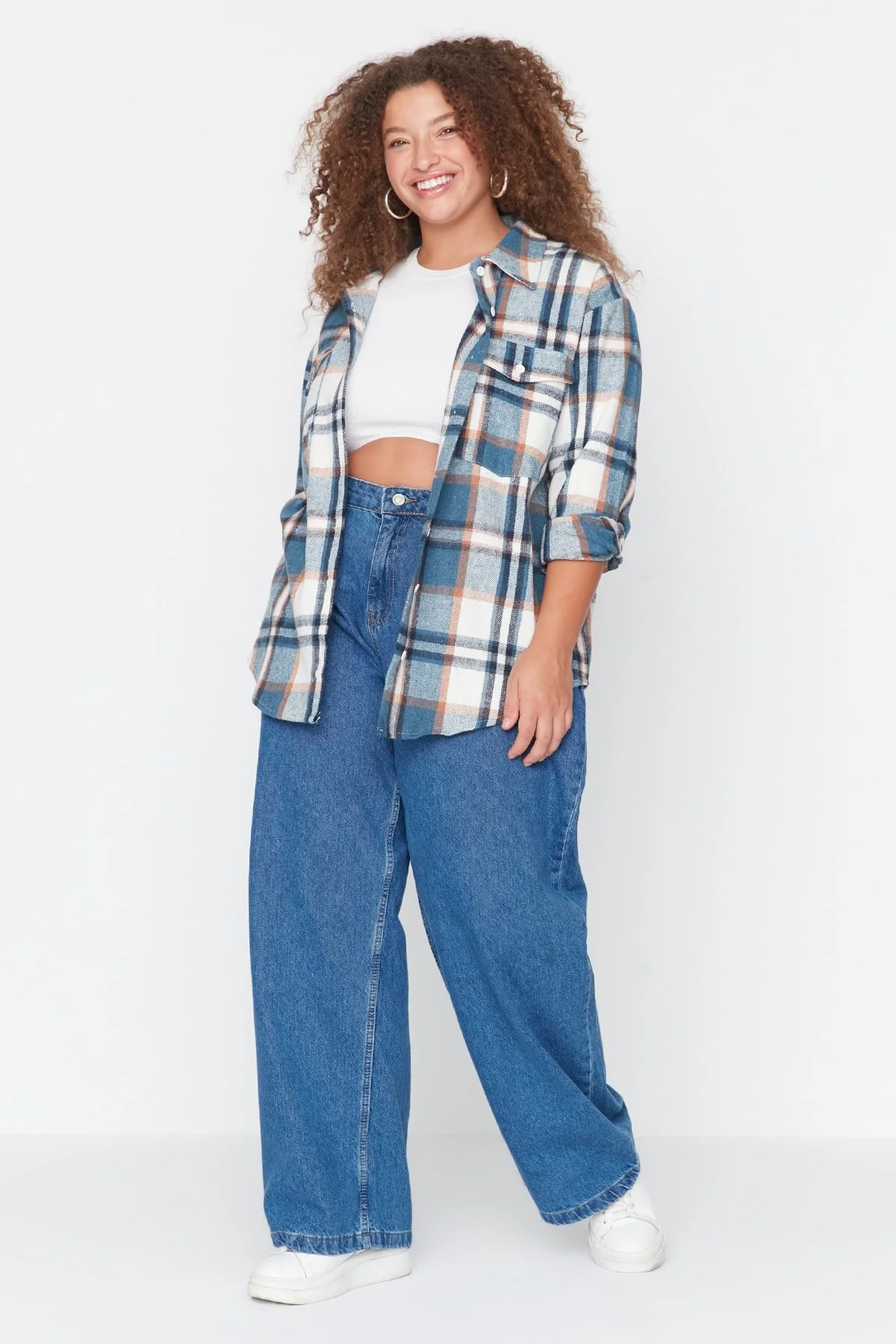 Trendyol Curve  Blaue, weit geschnittene Jeans mit hoher Taille TBBAW23CJ00020
