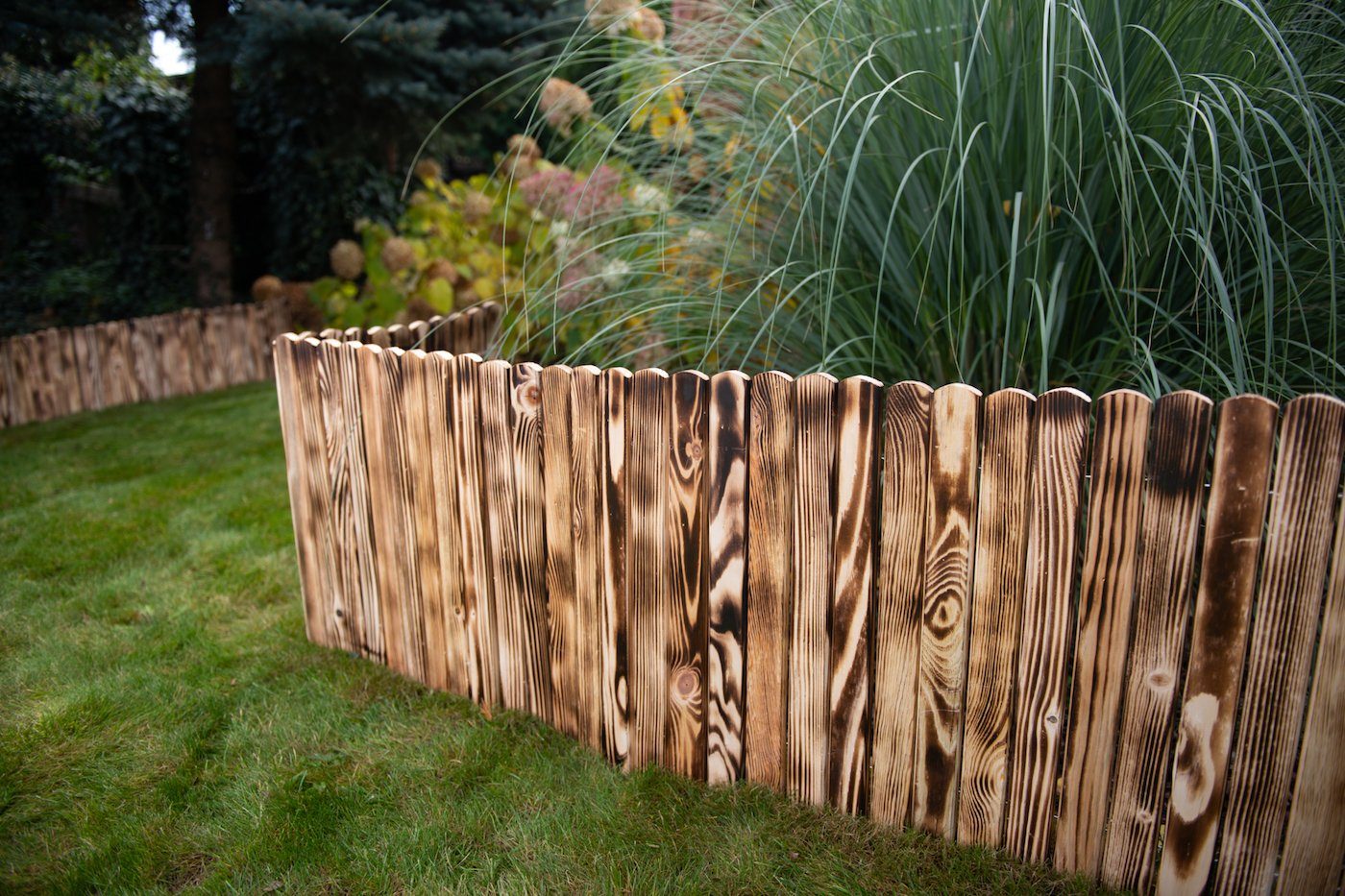 sunnypillow Holzzaun Flexibler Gartenzaun, Beeteinfassung Holz Beetumrandungen Zaun, Länge: 200cm Höhe: 10cm Farbe: Grau
