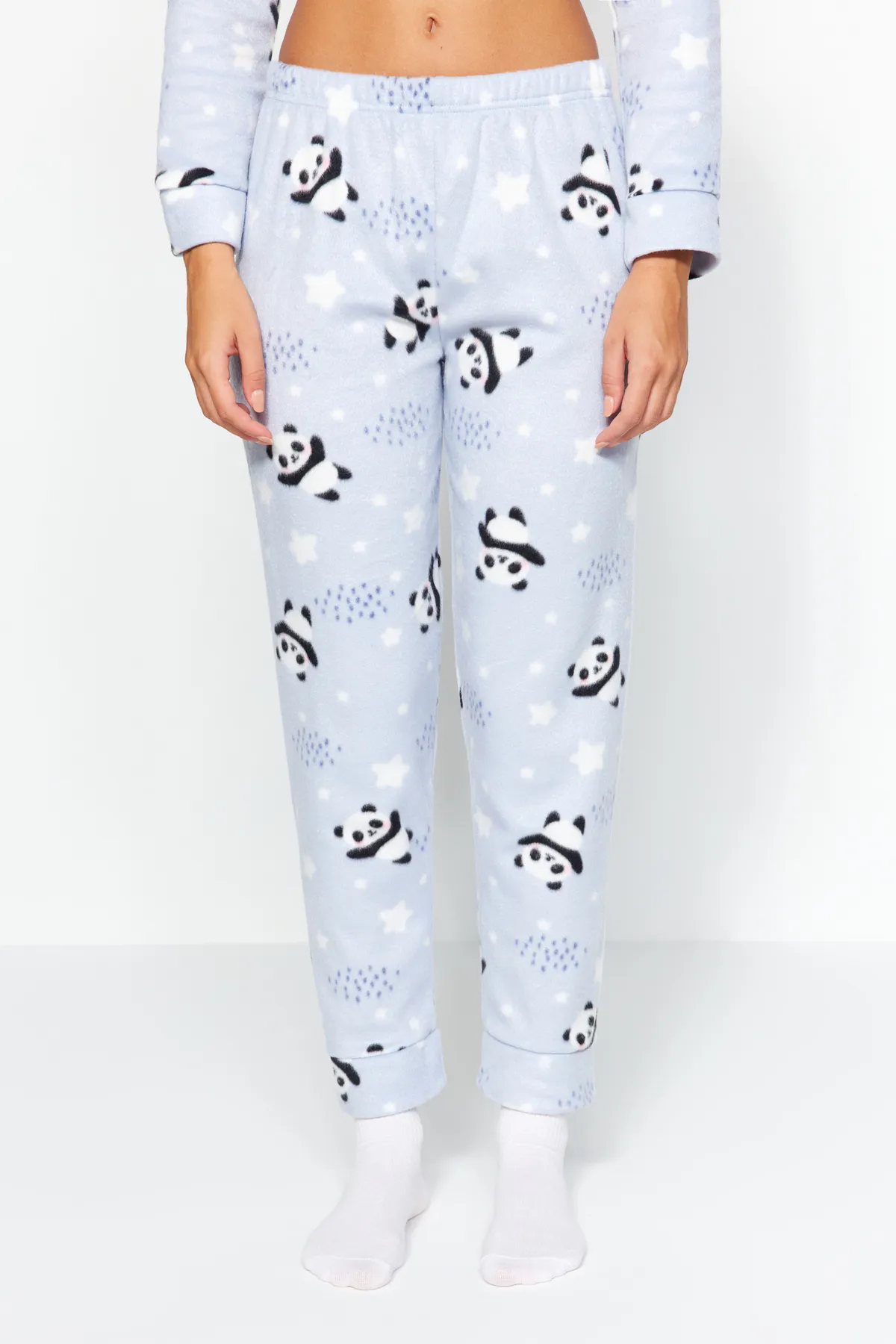 Trendyol Collection  Blaues Pyjama-Set aus Fleece-Strick mit Panda-Muster THMAW22PT0359