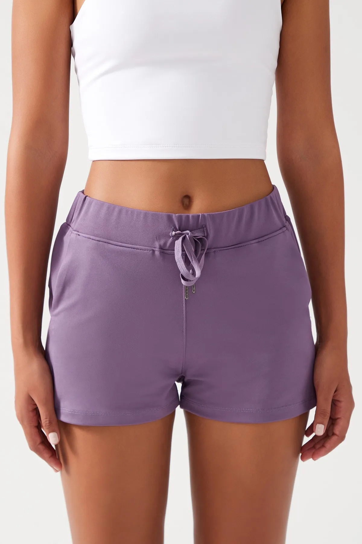 LOS OJOS  Damen-Sportshorts mit Taschen, elastischem Bund und Basic-Passform in Flieder