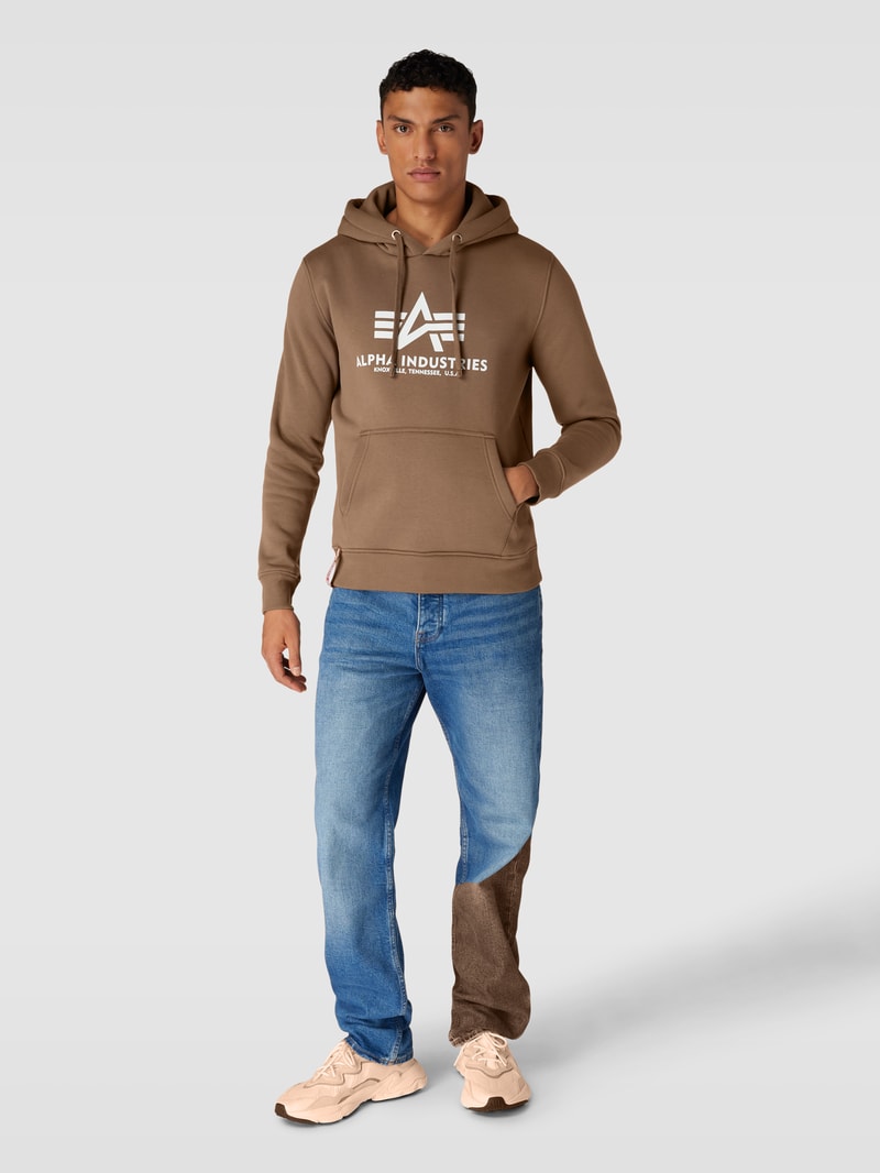 Hoodie mit Känguru-Tasche und Label-Print in taupe