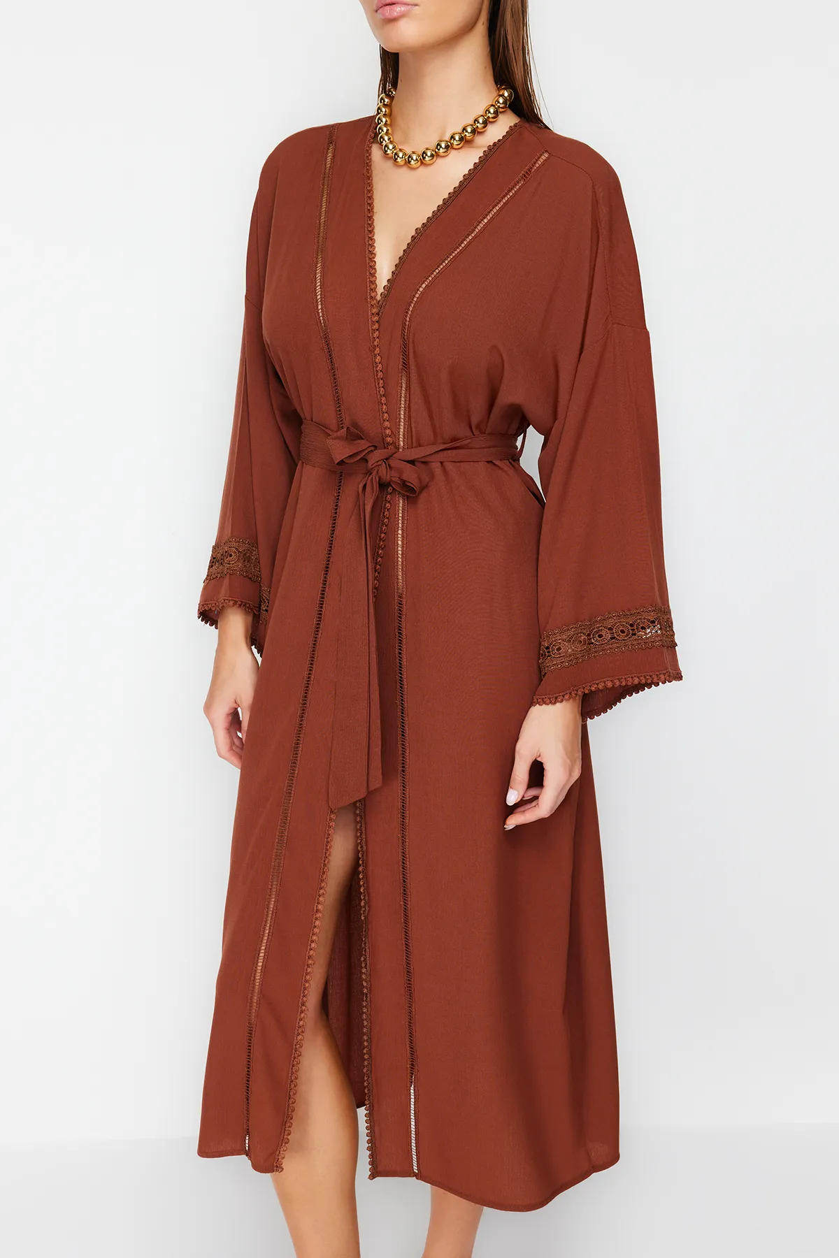 Trendyol Collection  Brauner Midi-Kimono und Kaftan aus 100 % Baumwolle mit Gürtel und Streifen-Accessoires TBESS21KM0008