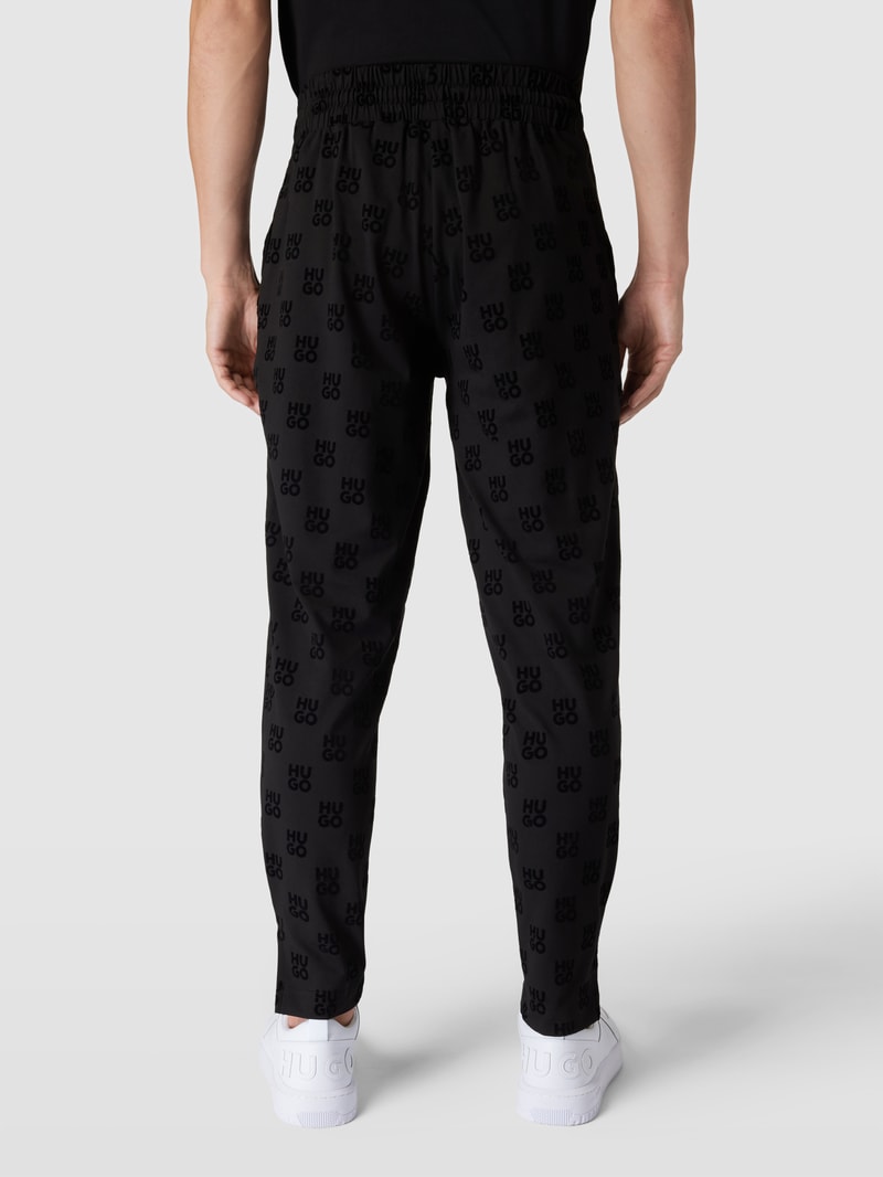 Sweatpants mit Allover-Logo-Muster Modell 'Flock' in schwarz