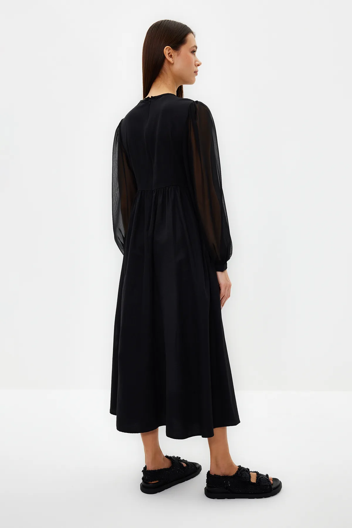 Trendyol Modest  Schwarzes Abendkleid mit Chiffon-Taille und Perlendetails TCTSS24DB00005