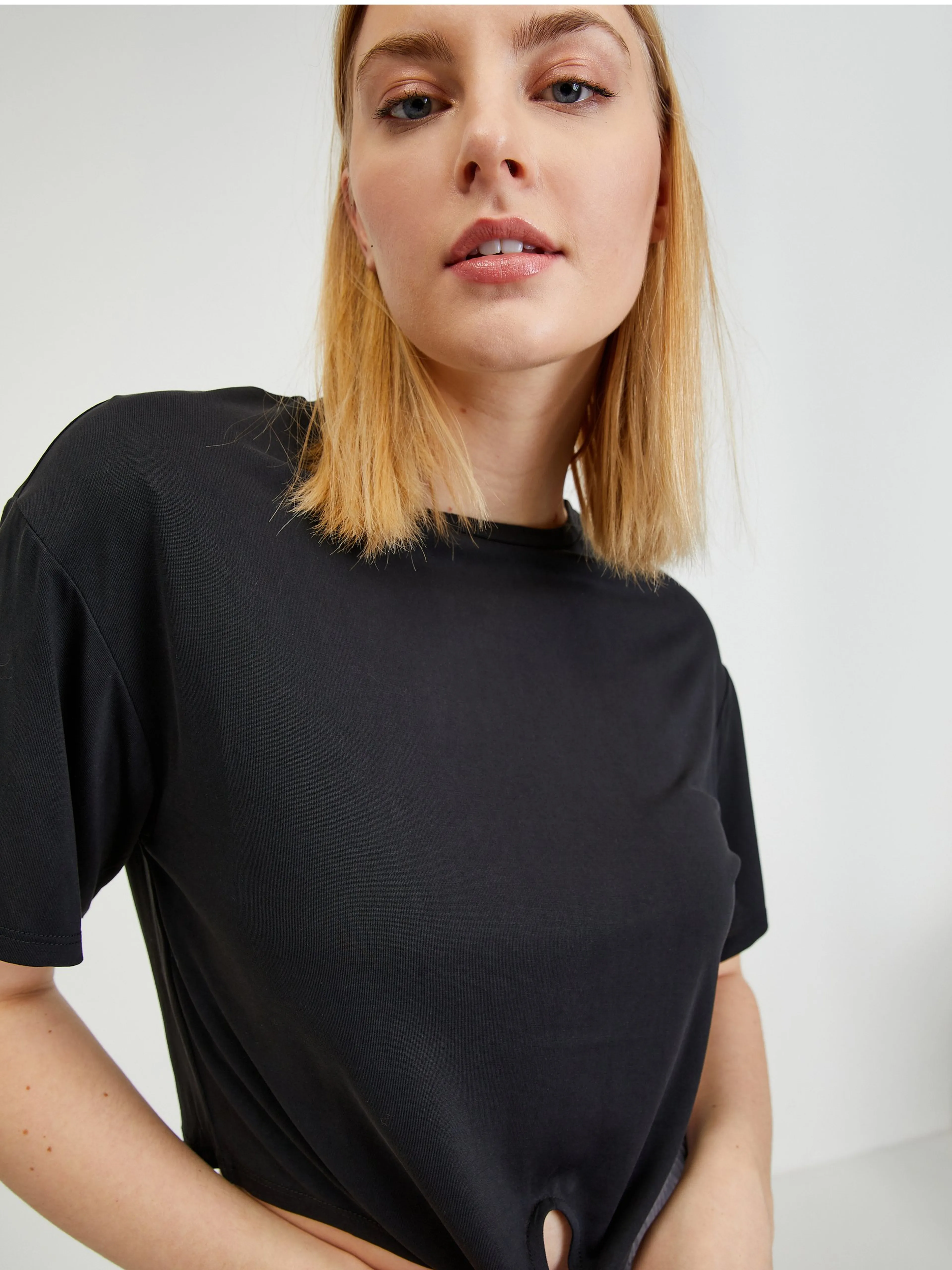 Schwarzes Basic T-Shirt ORSAY