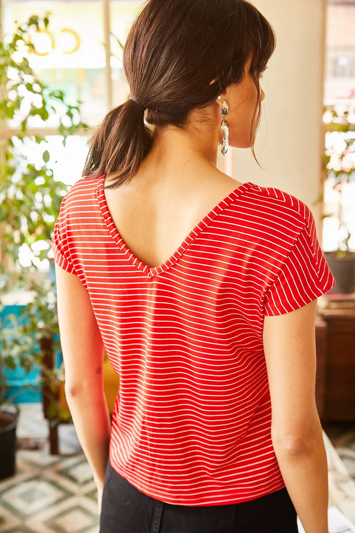 Olalook  Damen-T-Shirt mit V-Ausschnitt vorne und hinten in Rot, TSH-19000282