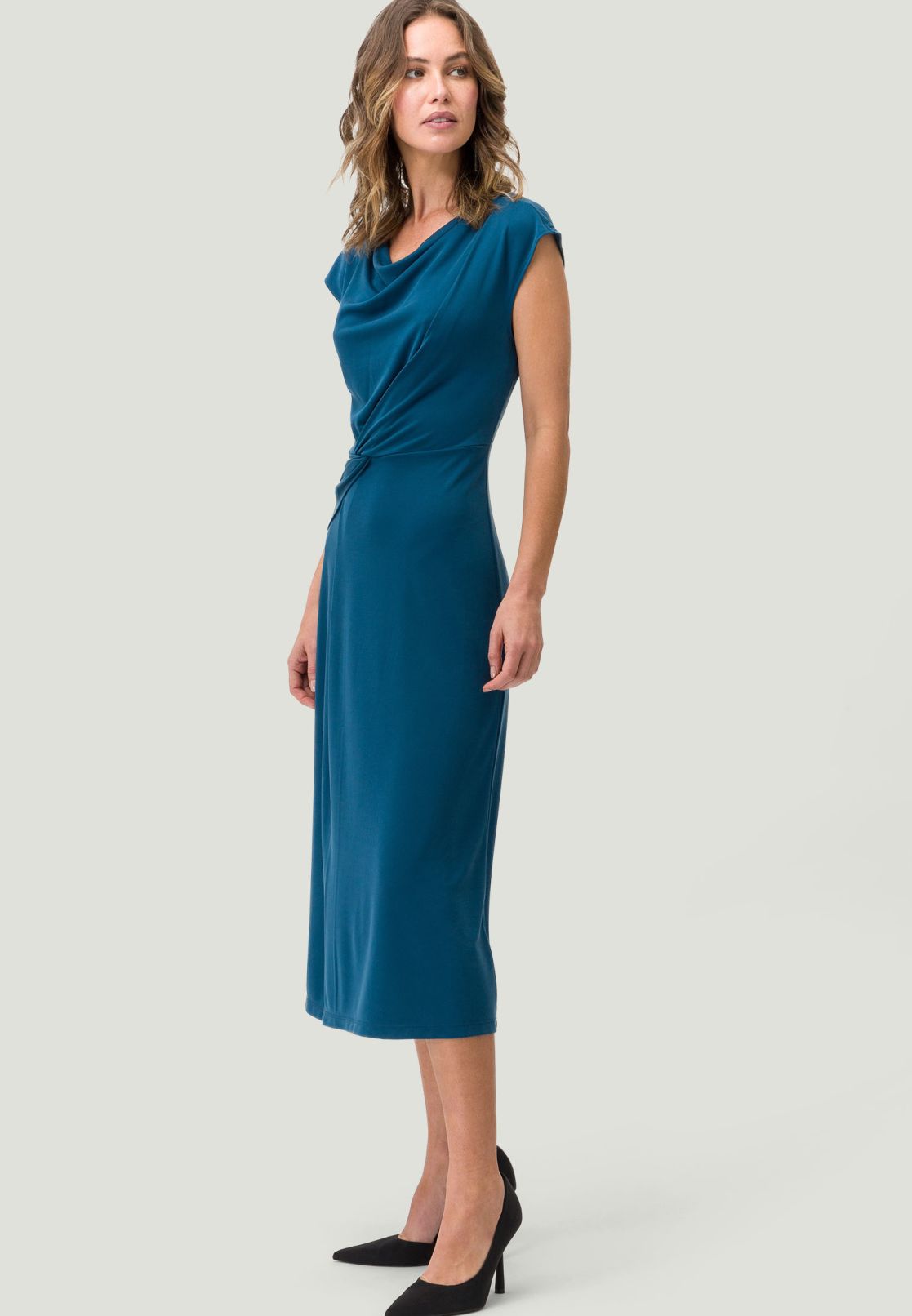 Midikleid mit Wasserfallausschnitt