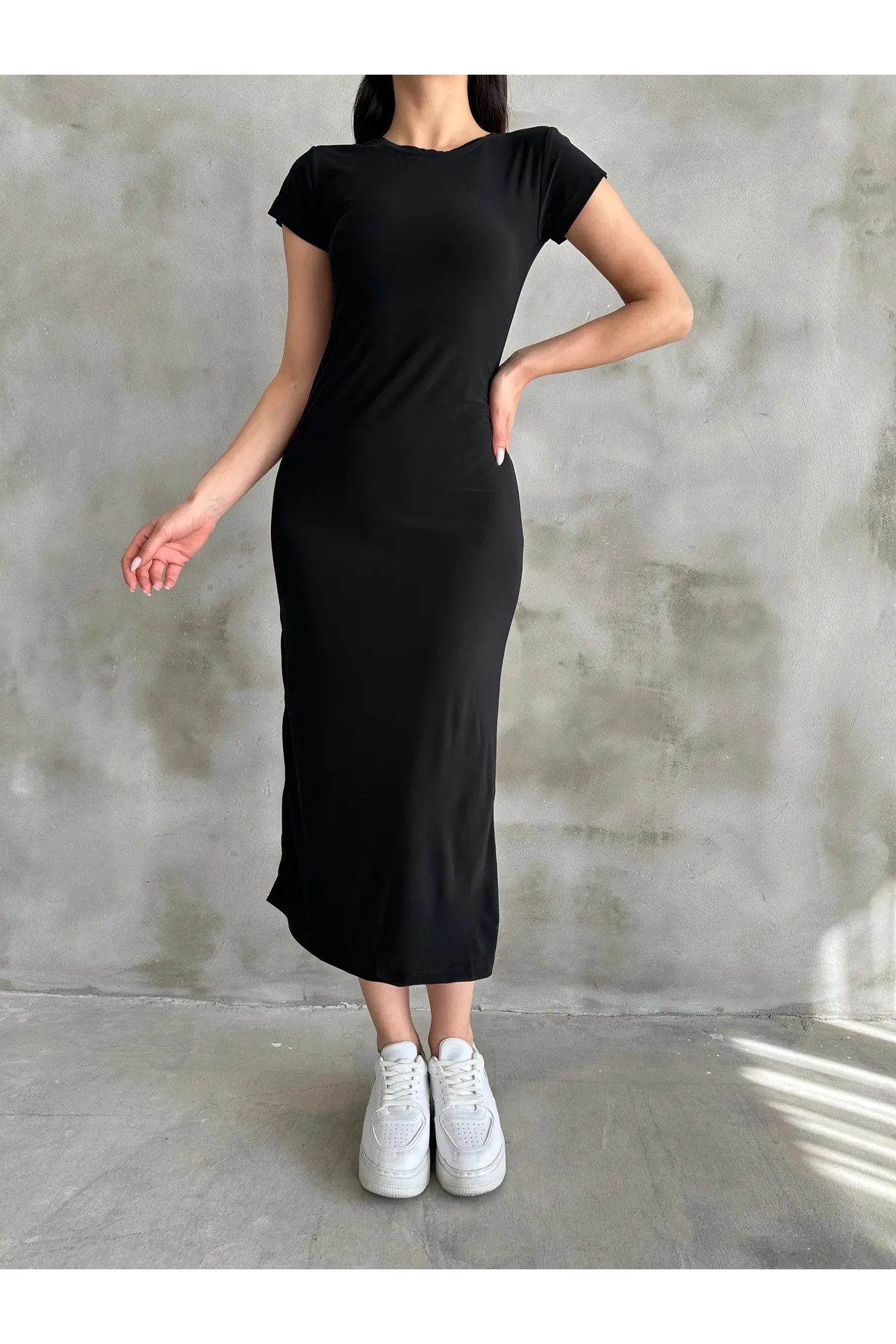 BEJNA  Schwarzes, flexibles langes Kleid mit Rundhalsausschnitt für Damen