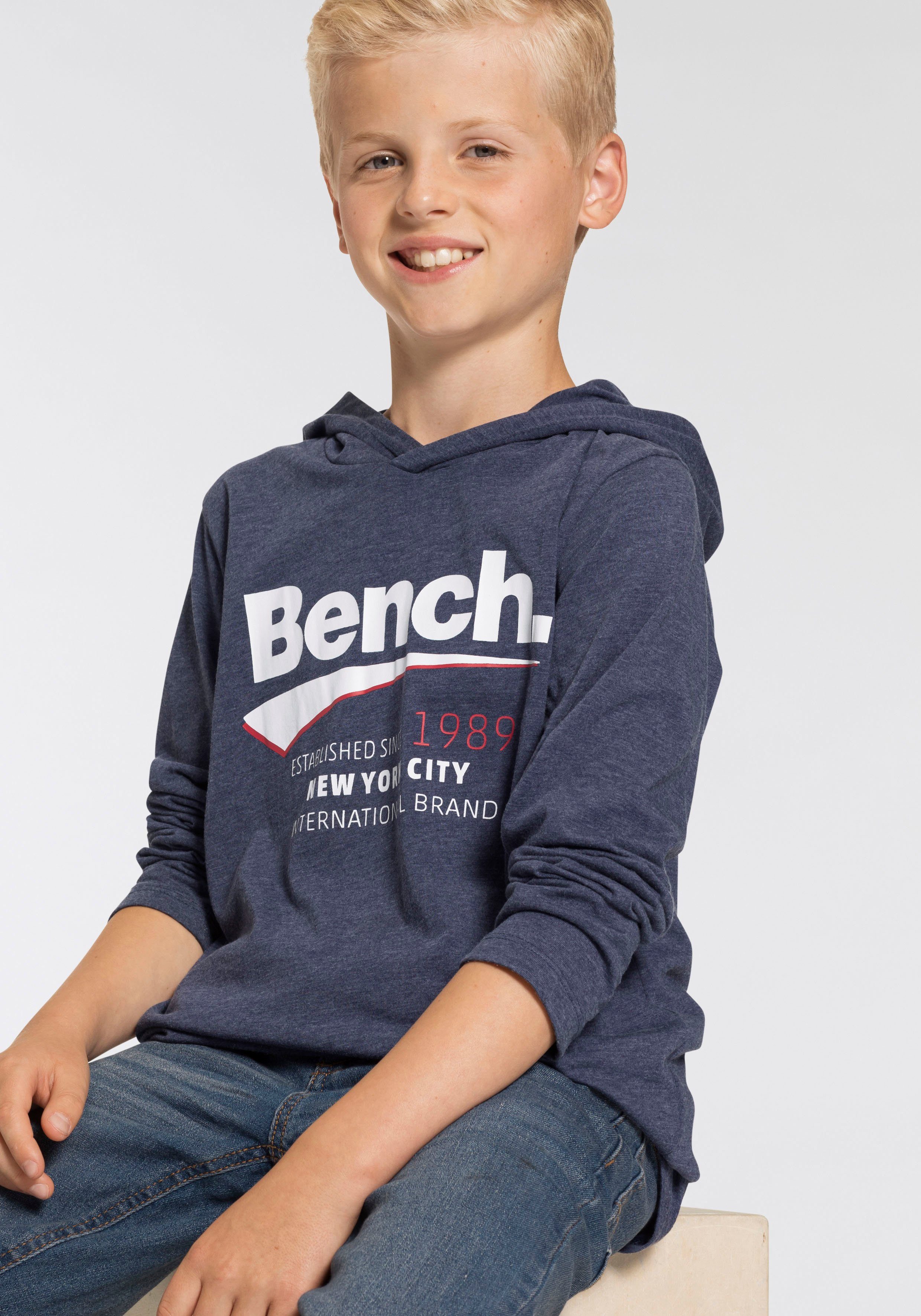 Bench. Kapuzenshirt in melierter Qualität