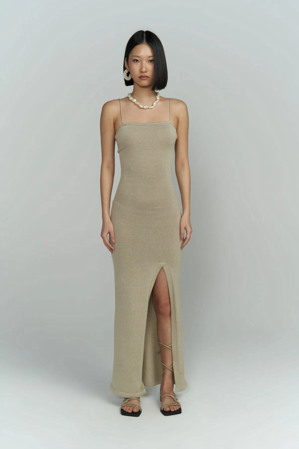 BOHEMAİ  Rückenfreies Strickkleid „Cintia“ in Stein