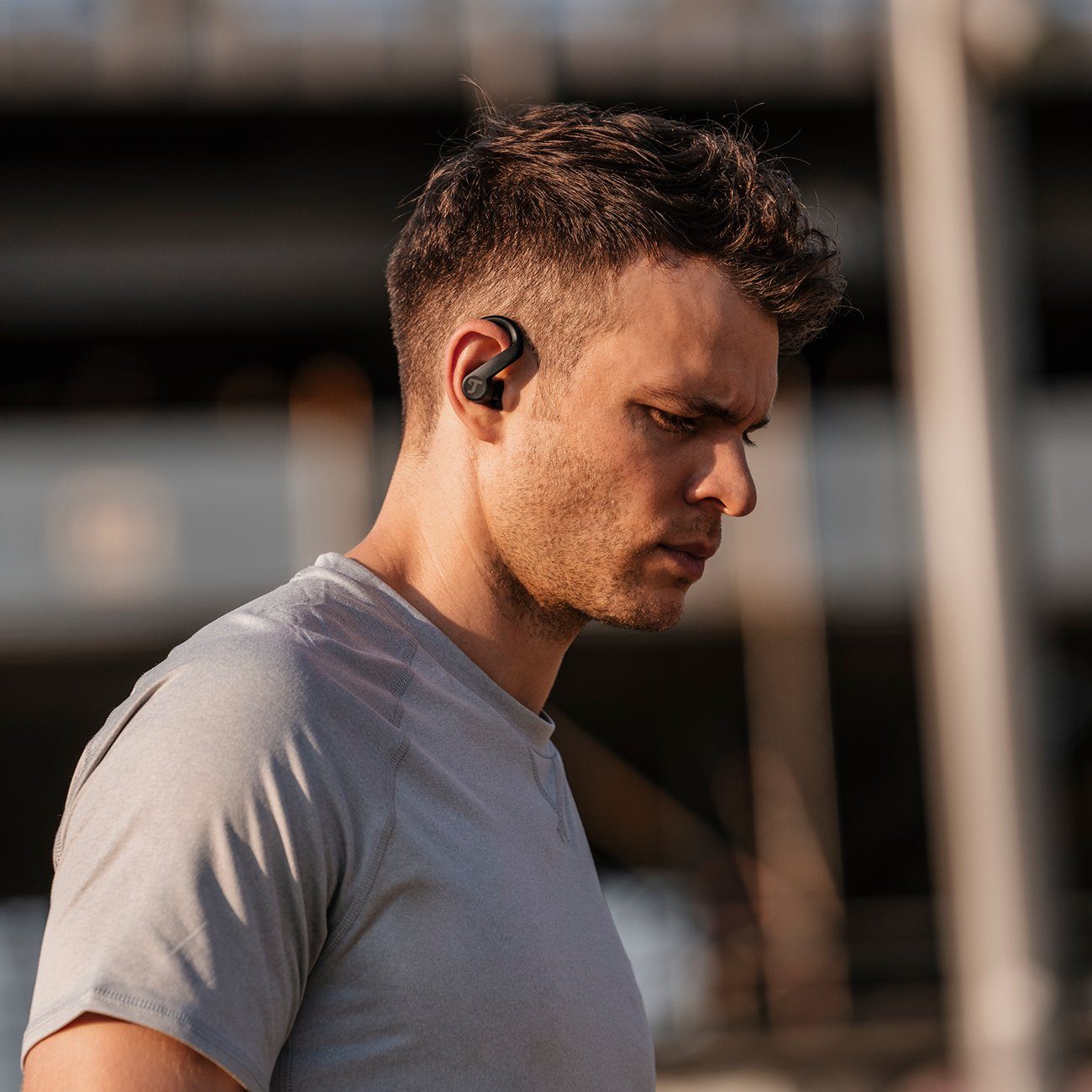 Teufel AIRY SPORTS TWS wireless In-Ear-Kopfhörer (Smarte Touch-Steuerung an der Ohrmuschel für Musiksteuerung, Telefonannahme, Sprachassistent und Lautstärke, Sprühwassergeschützt nach IPX3, resistent gegen Regen, Schmutz und Staub)