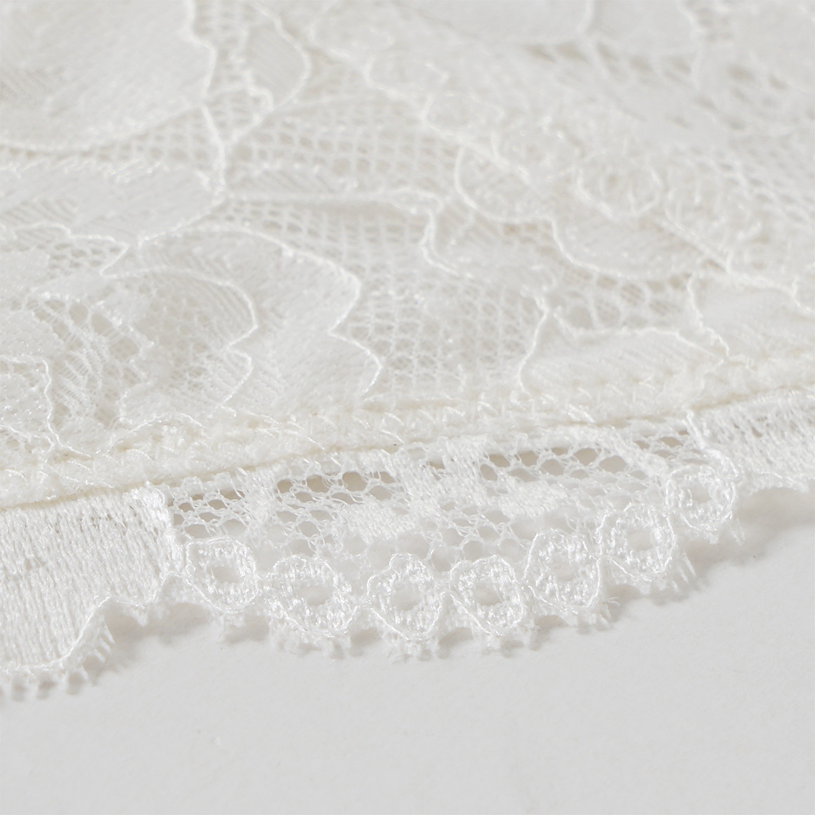 2 Damen Strings aus floraler Spitze