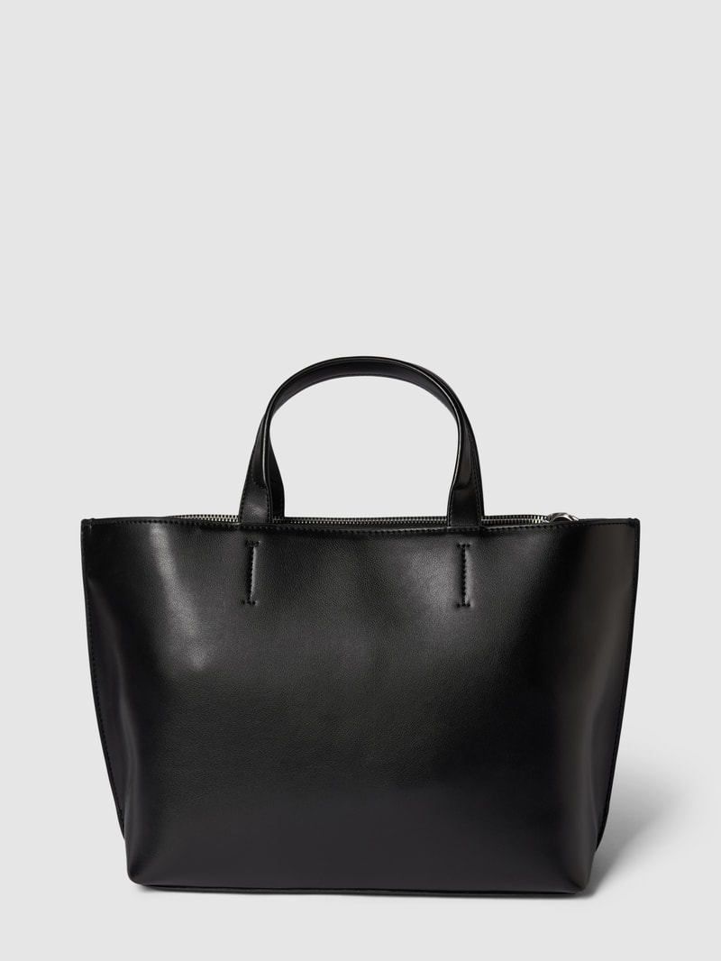 Handtasche in Leder-Optik mit Label-Print in schwarz