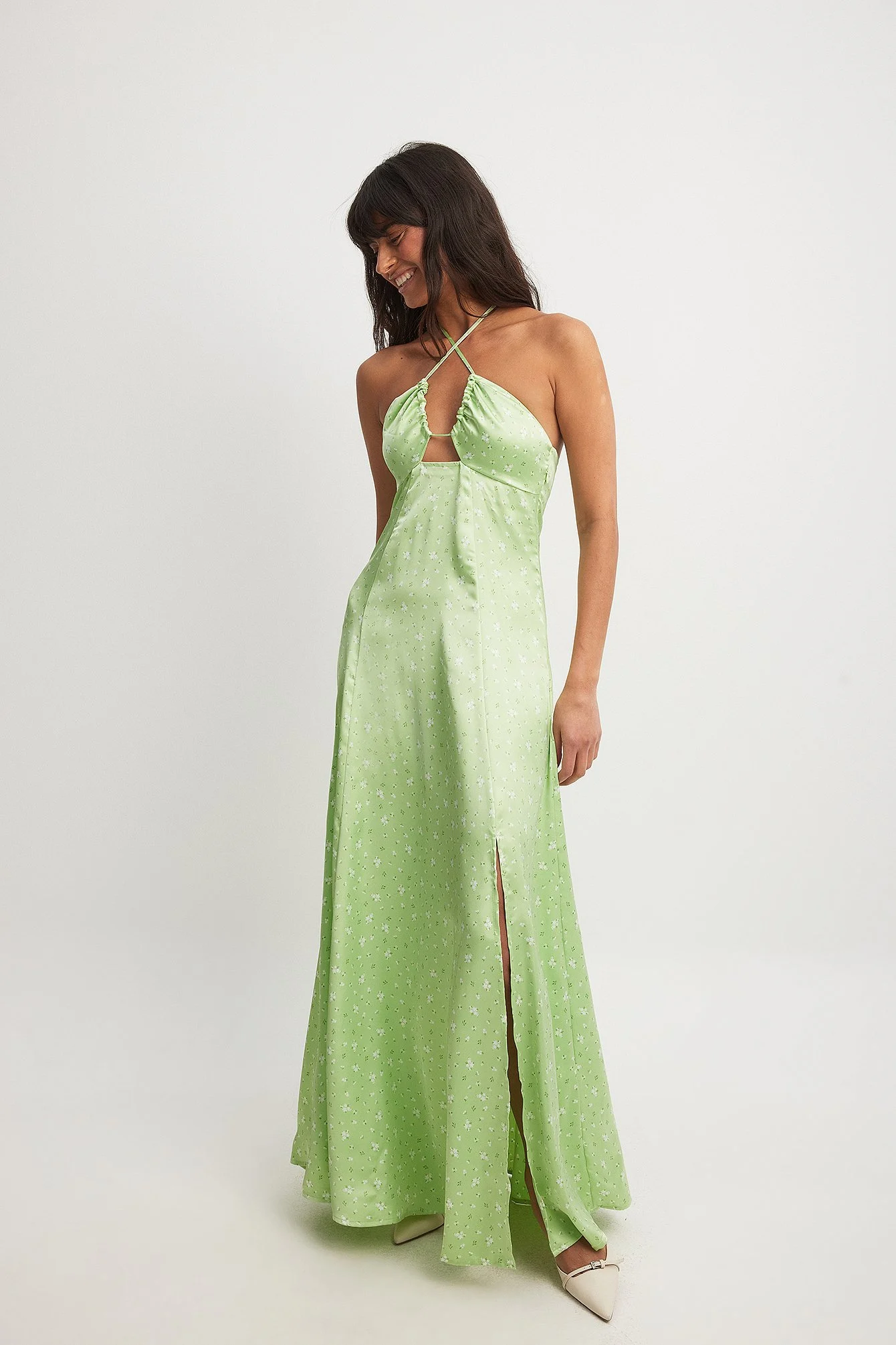 Maxikleid aus Satin mit Cut-outs