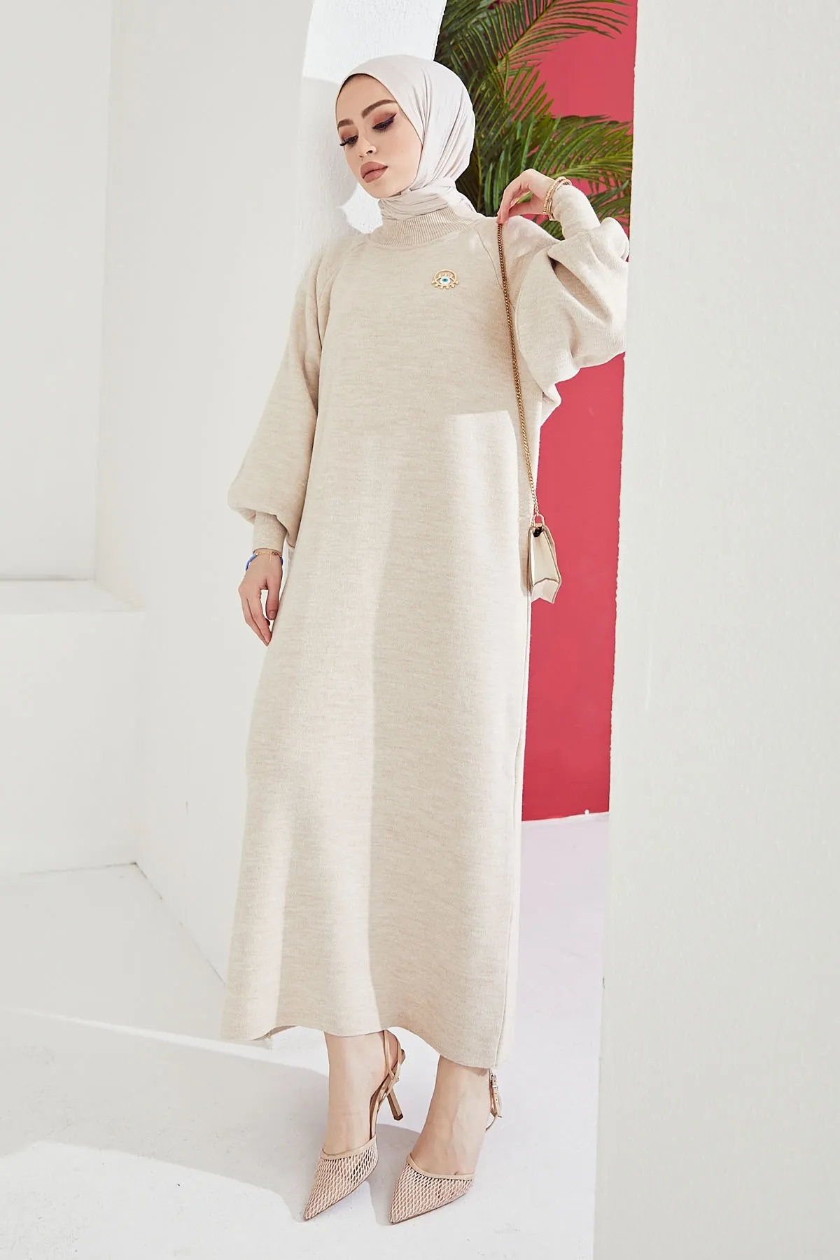 InStyle  Mina Hijab-Kleid aus Strick mit Ballonärmeln – Ecru
