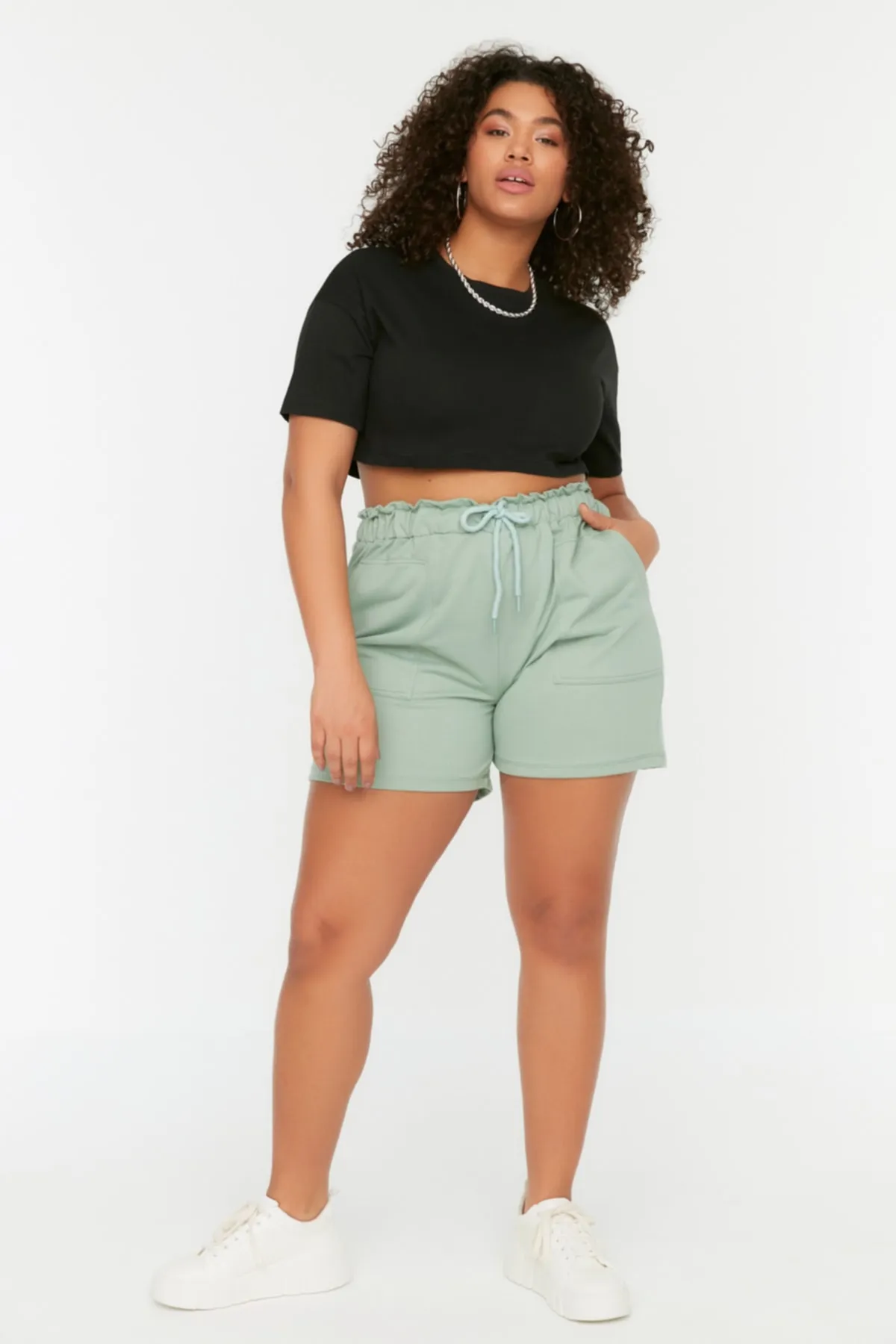 Trendyol Curve  Grüne Strickshorts mit elastischem Bund TBBSS22SR0541