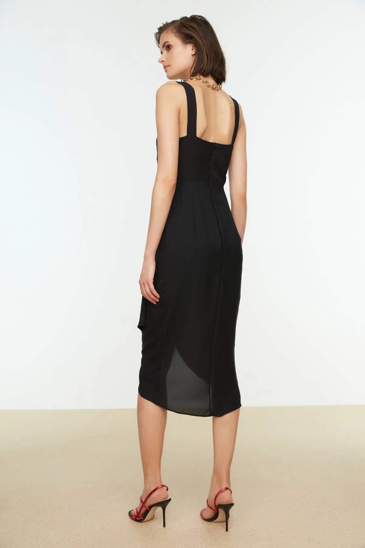 Trendyol Collection  Elegantes Abendkleid mit zweireihigem Kragen in Schwarz TPRSS21EL1106