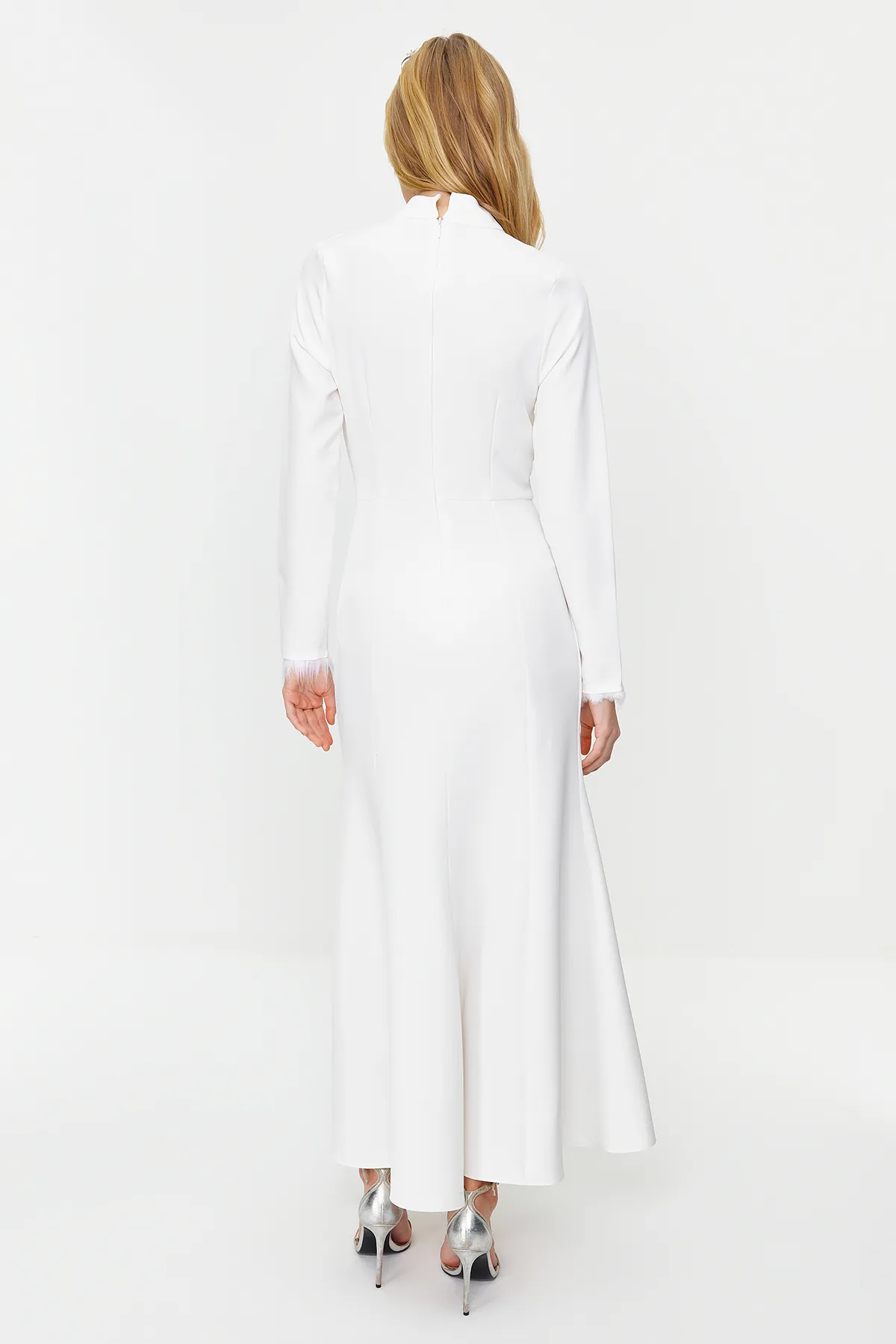 Trendyol Modest  Weißes gewebtes Braut-/Hochzeits-Abendkleid für besondere Tage TCTSS24DB00044