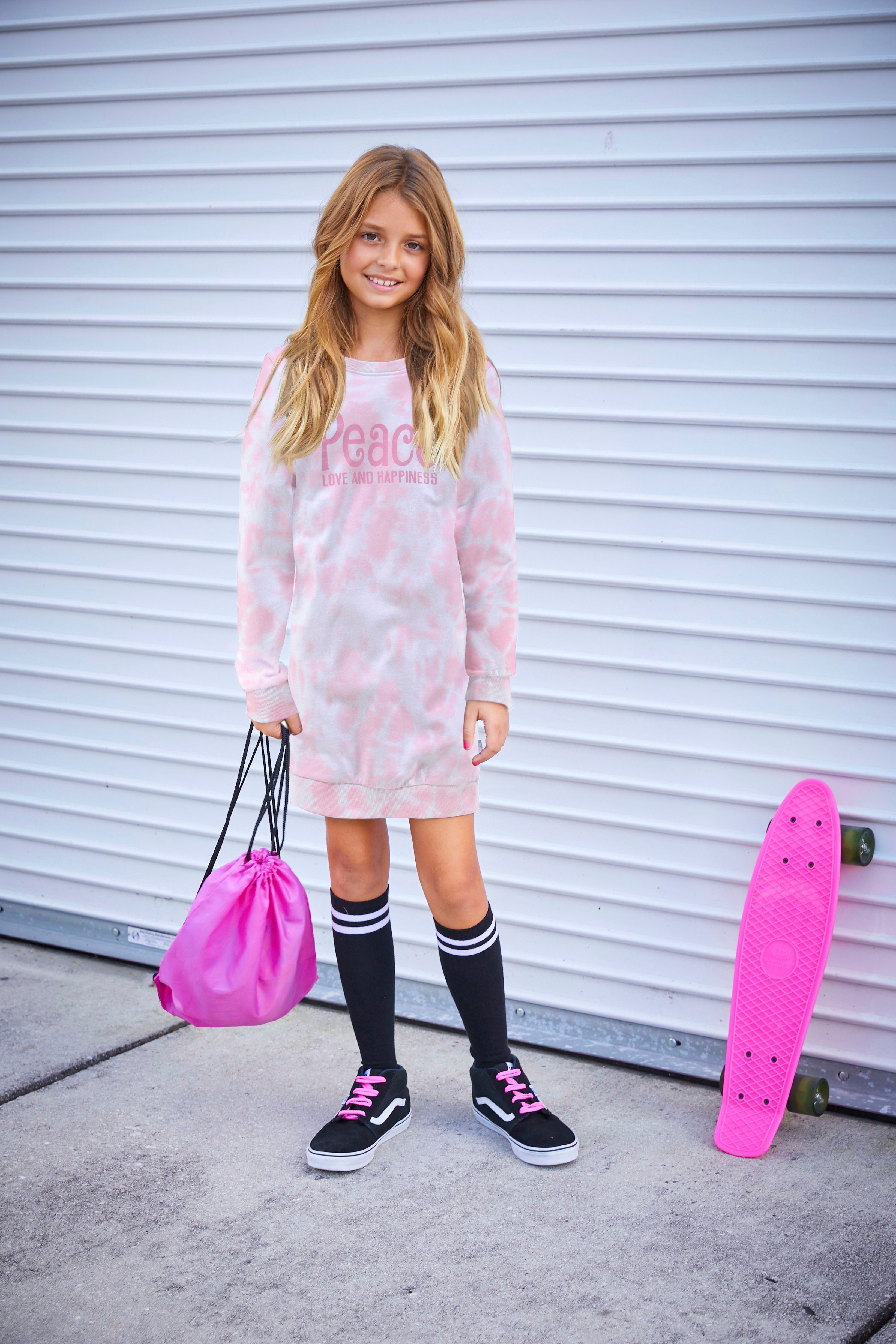 KIDSWORLD Sweatkleid Peace Love and Happiness Batikmuster