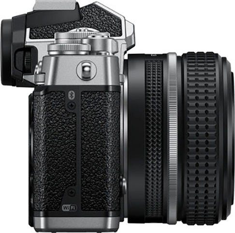Nikon Kit Z fc + 28 SE Systemkamera (NIKKOR Z 28 mm 1:2,8 SE, 20,9 MP, Bluetooth, WLAN (WiFi)