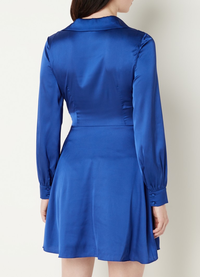 Rochie tunică din satin Chi Chi London cu nasturi decorativi