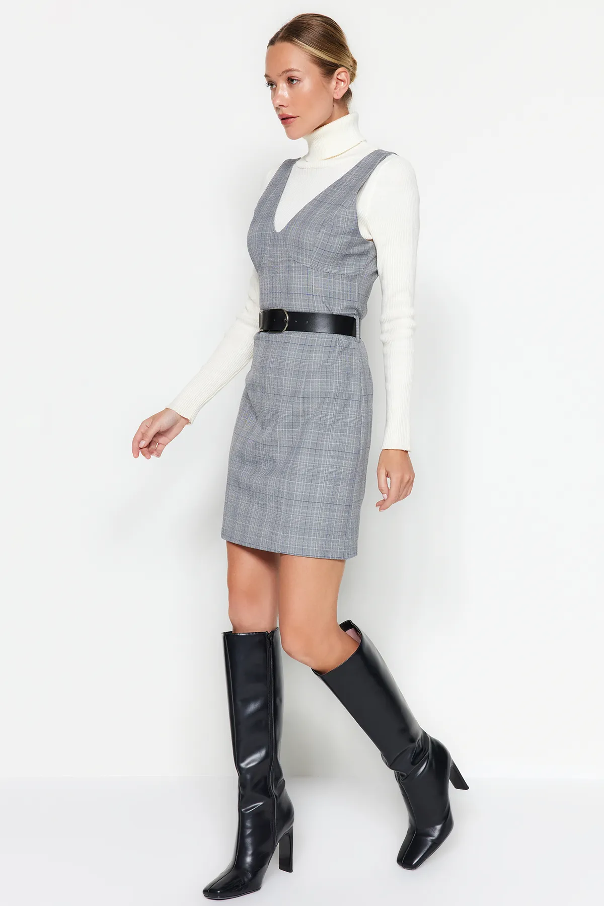 Trendyol Collection  Graues, gewebtes Gilet-Kleid mit Gürtel und Gürtel TWOAW24EL00559