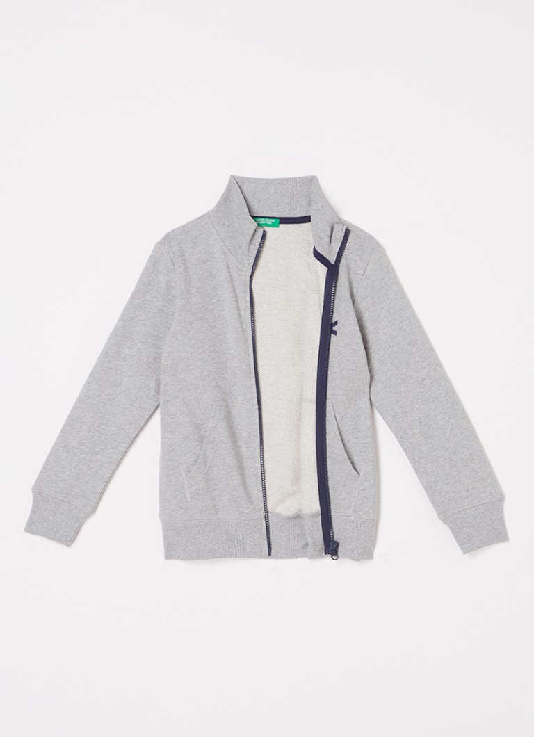Bluza Benetton z haftowanym logo i kieszeniami bocznymi.
