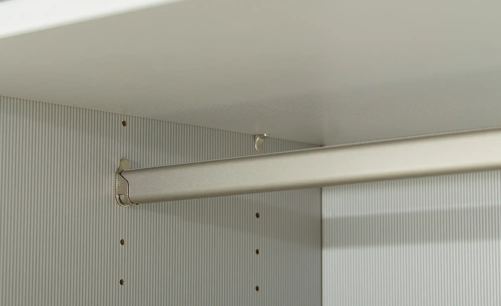 Gleittürenschrank mit Panoramaöffnung