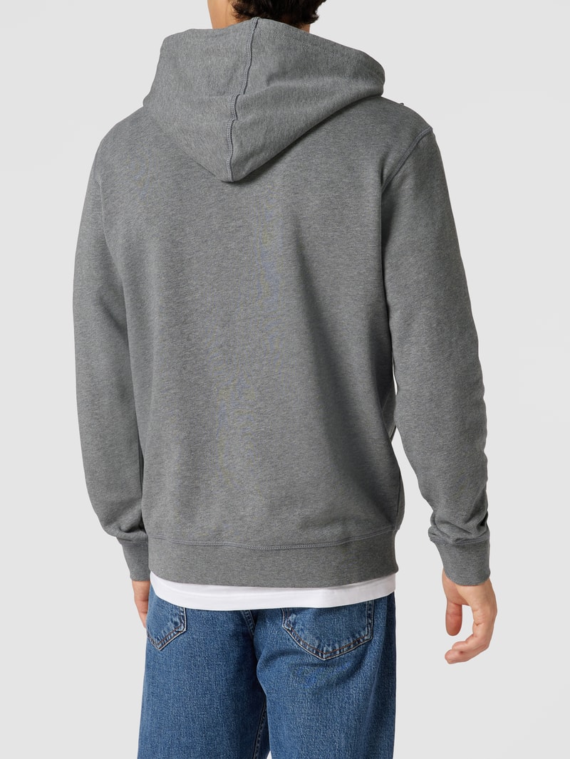 Hoodie mit Label-Detail und Känguru-Tasche Modell 'WETALK' in mittelgrau