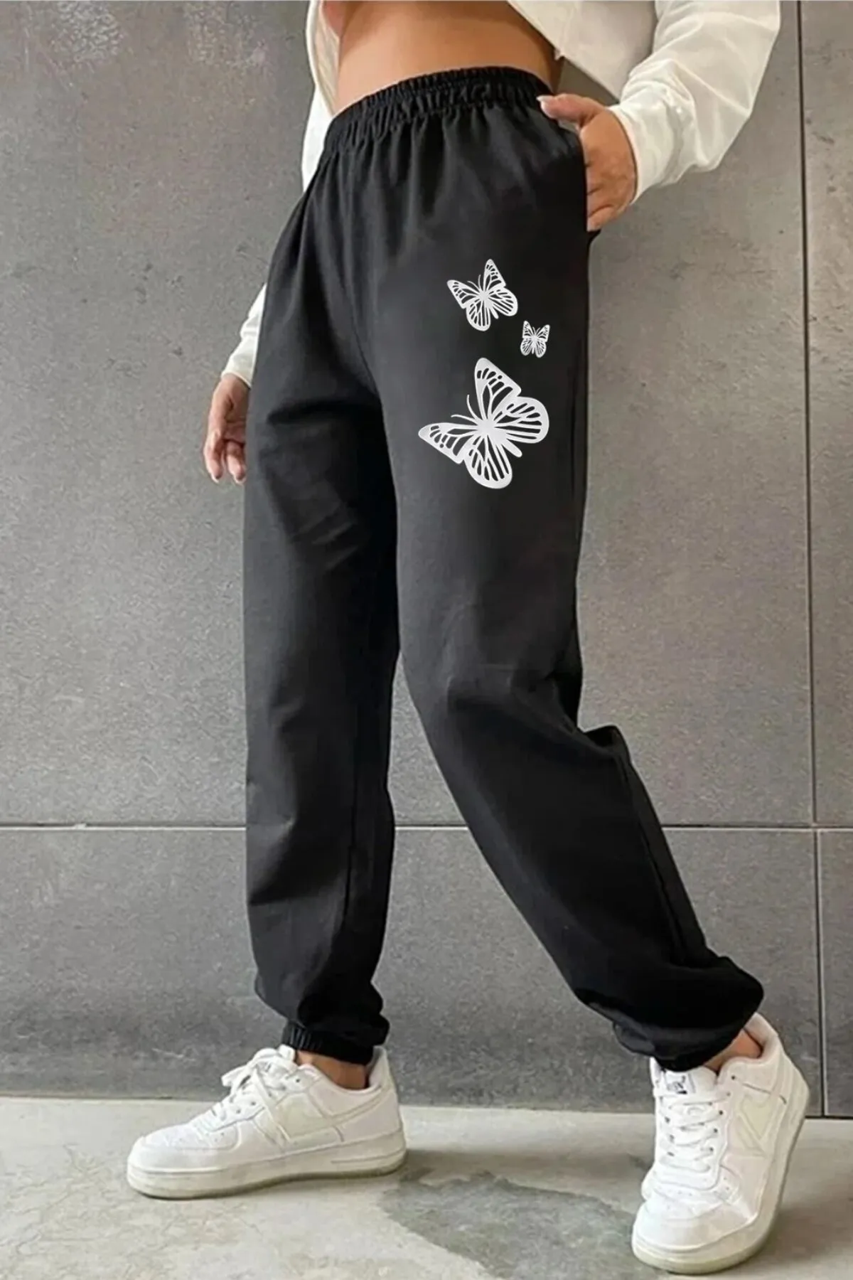 MODAGEN  Weiße Damen-Jogginghose mit Schmetterlingsdruck