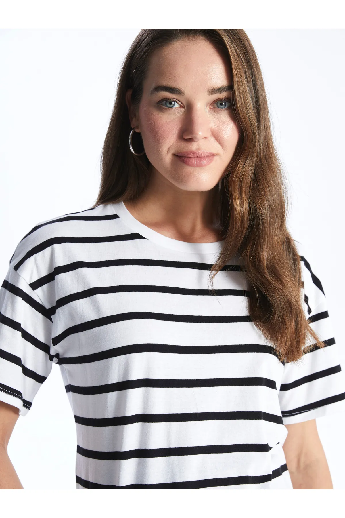 LC Waikiki  Gestreiftes, kurzärmliges Umstands-T-Shirt mit Rundhalsausschnitt
