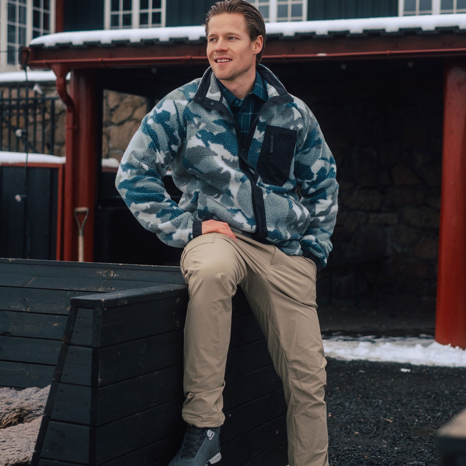 Men's Panorama Printed Pile Snap