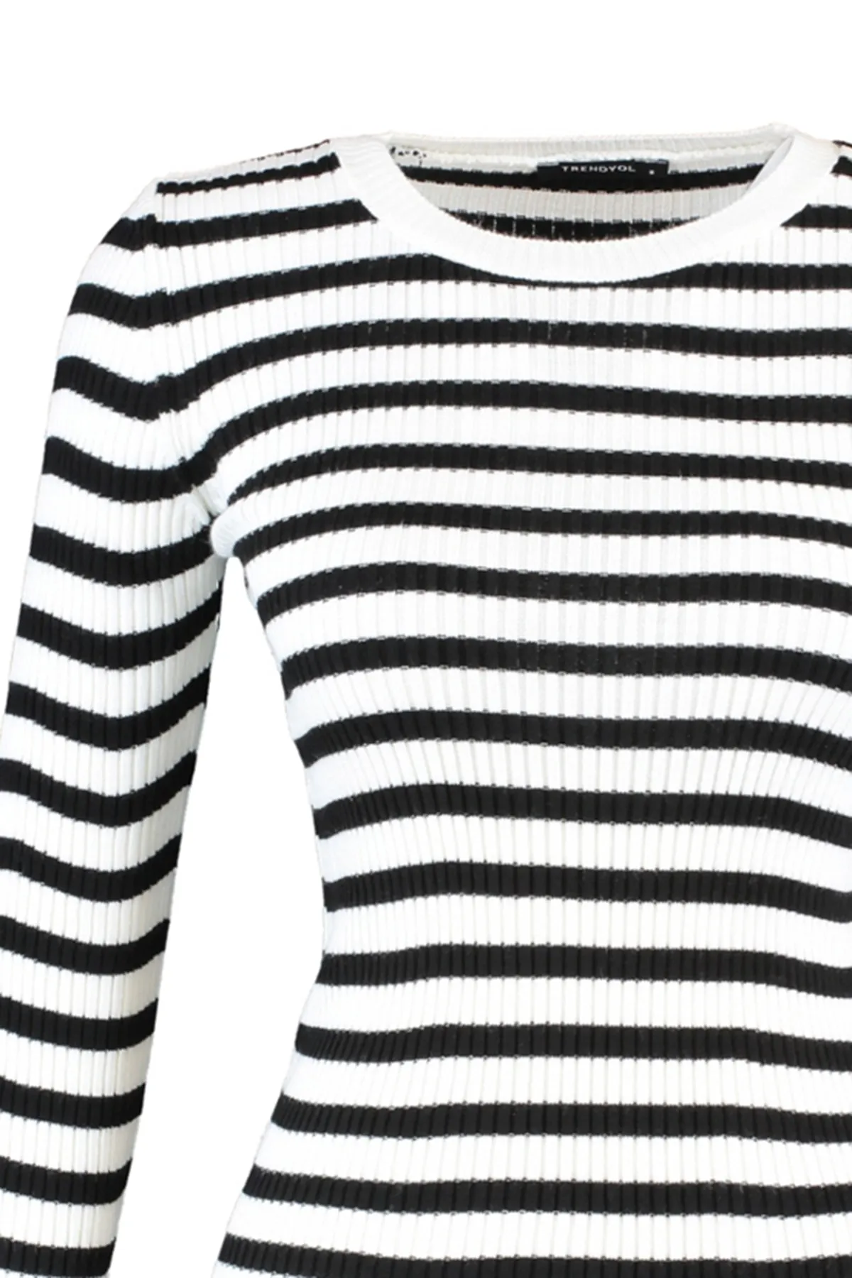 Trendyol Collection  Ecrufarbener Basic-Strickpullover mit Streifen TWOAW21KZ0942