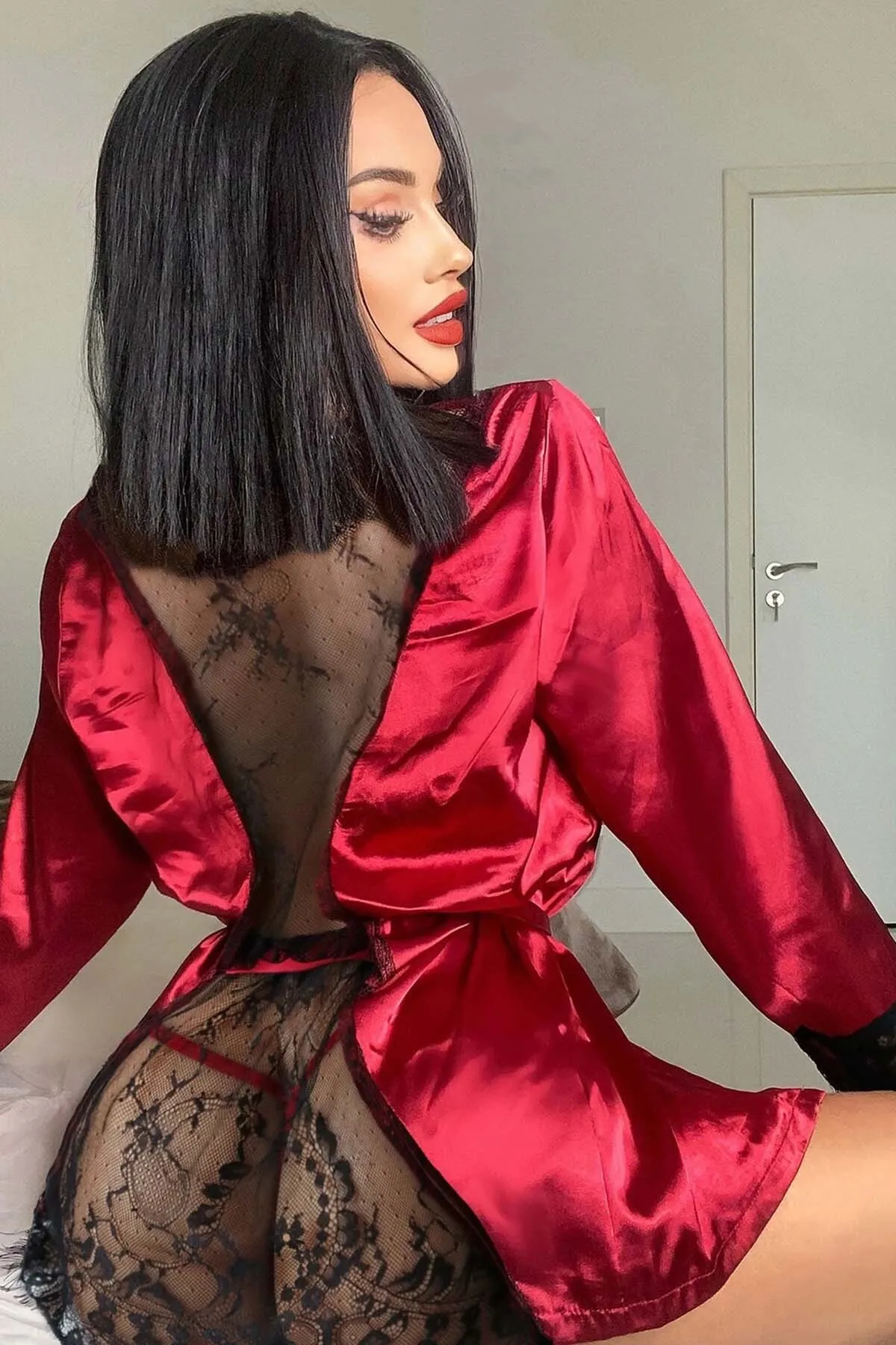 Merry See  Satin-Morgenmantel-Nachthemd-Set mit Spitzendekolleté auf der Rückseite