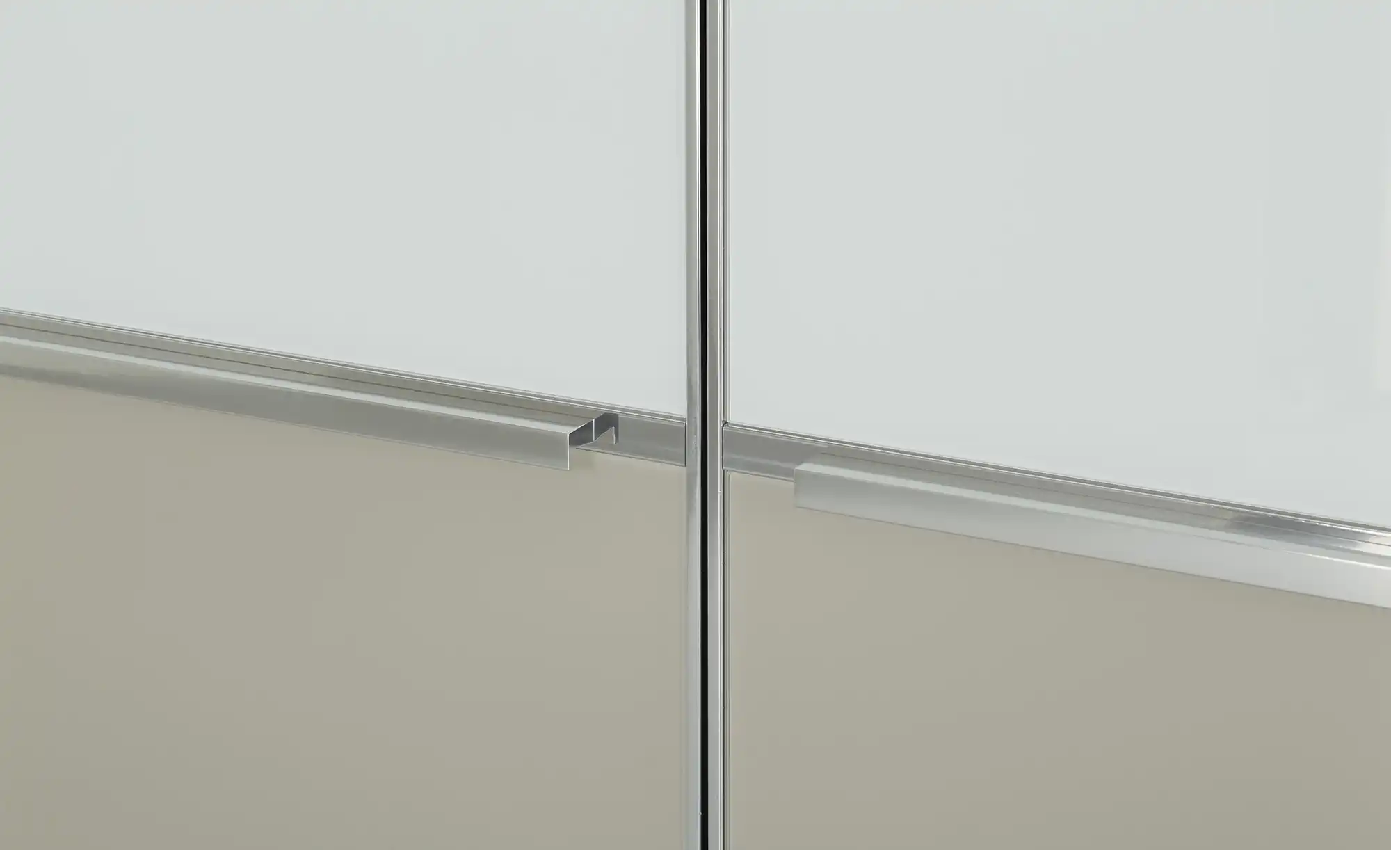 Drehtürenschrank