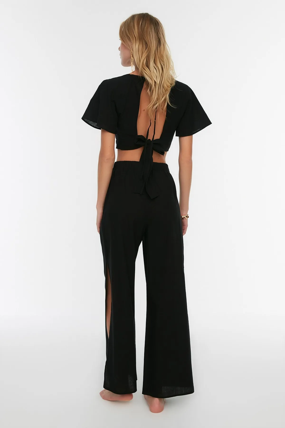 Trendyol Collection  Schwarze gewebte Hose aus 100 % Baumwolle TBESS21PL0493