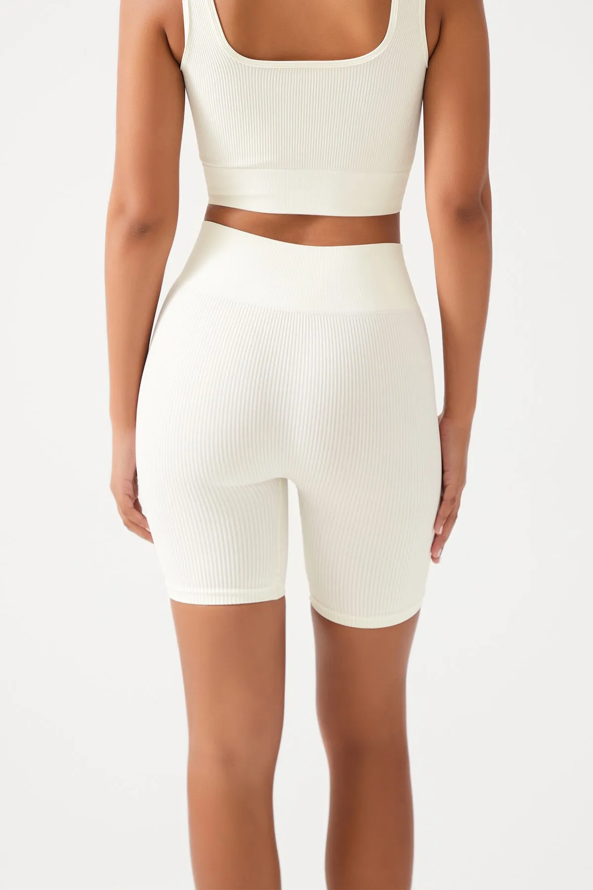 LOS OJOS  Ecrufarbene, gerippte, kurze Sport-Leggings mit hoher Taille und geripptem Biker-Motiv für Damen
