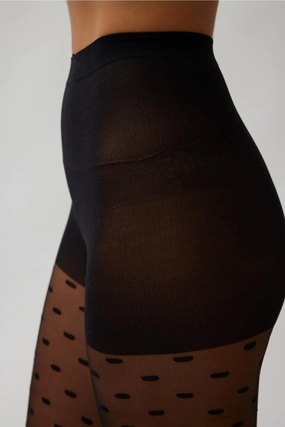 Katia&Bony  Dünne Damenstrumpfhose mit Polka Dots in Schwarz