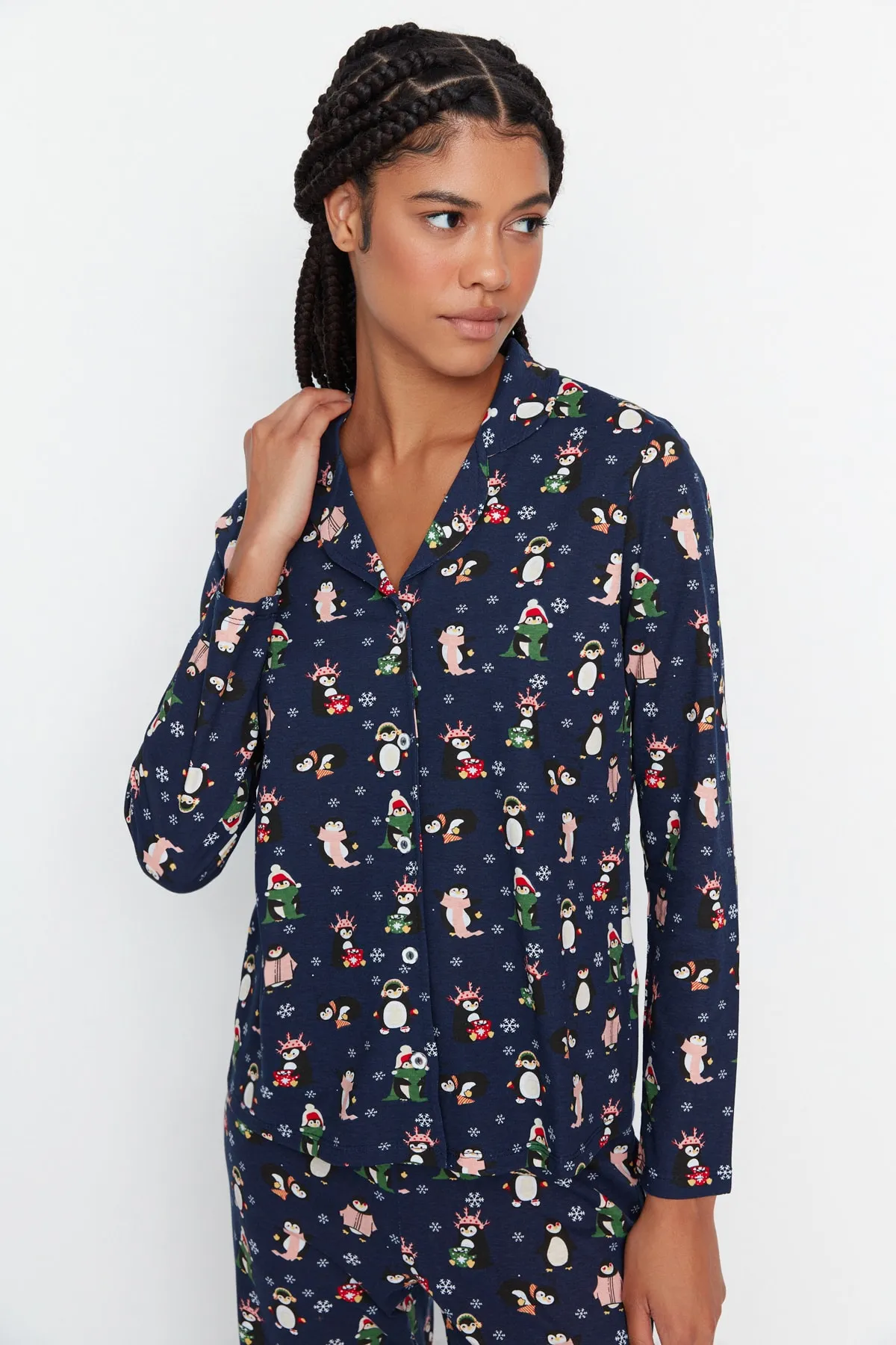 Trendyol Collection  Marineblaues Winter-Pyjama-Set aus 100 % Baumwolle mit Pinguin-Muster THMAW23PT00150