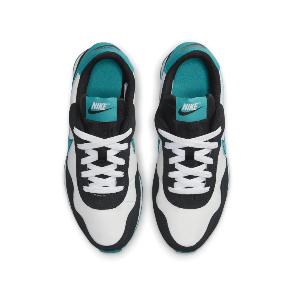 Nike MD Valiant CN8558-112 / weiss