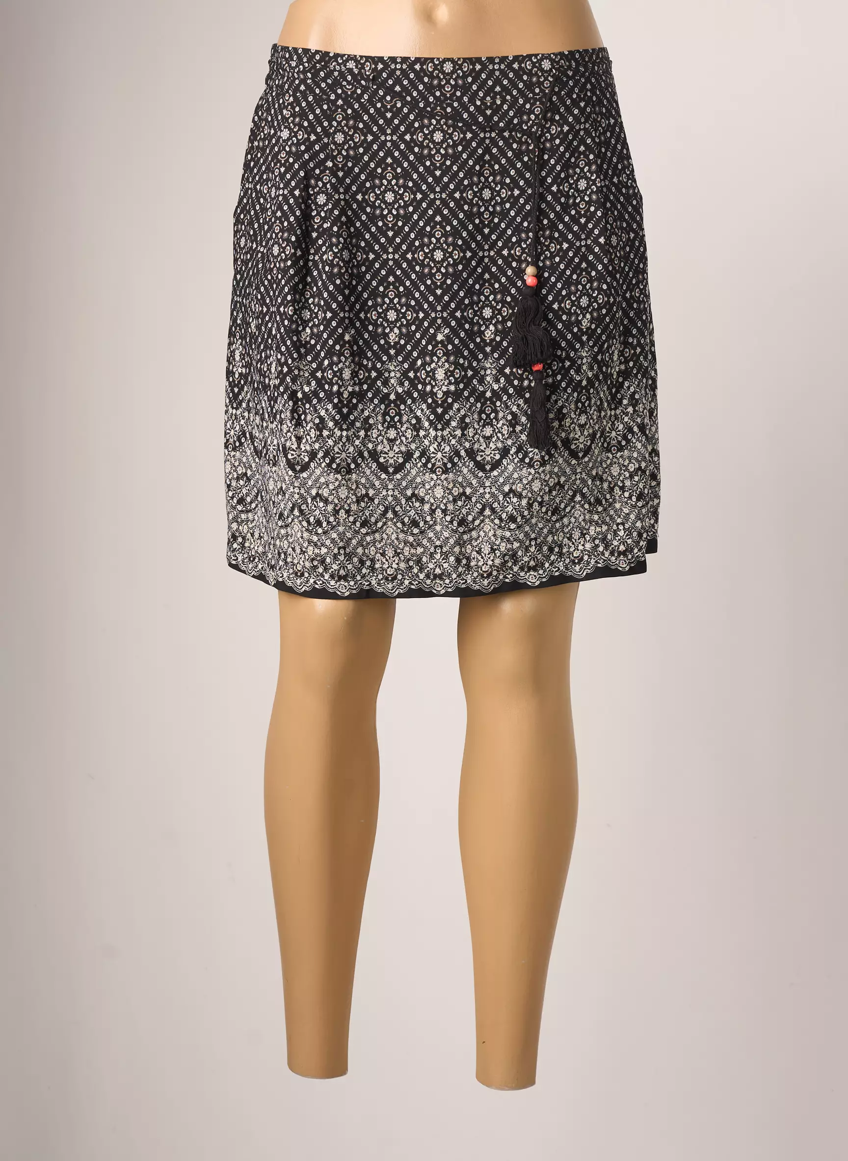 Influx Jupes Courtes Femme couleur noir