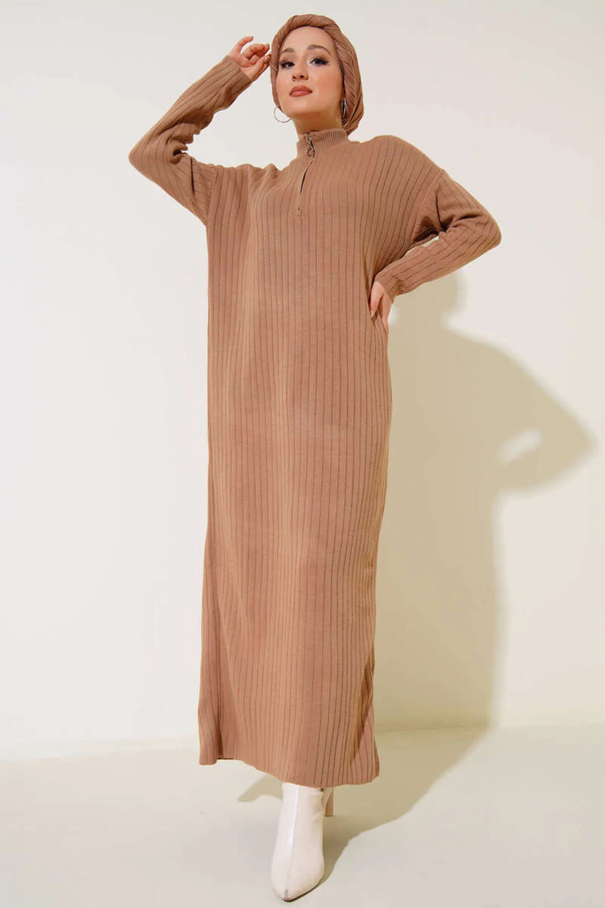 benguen  11026 Geripptes langes Strickkleid mit Kragen und Reißverschluss, Nerz