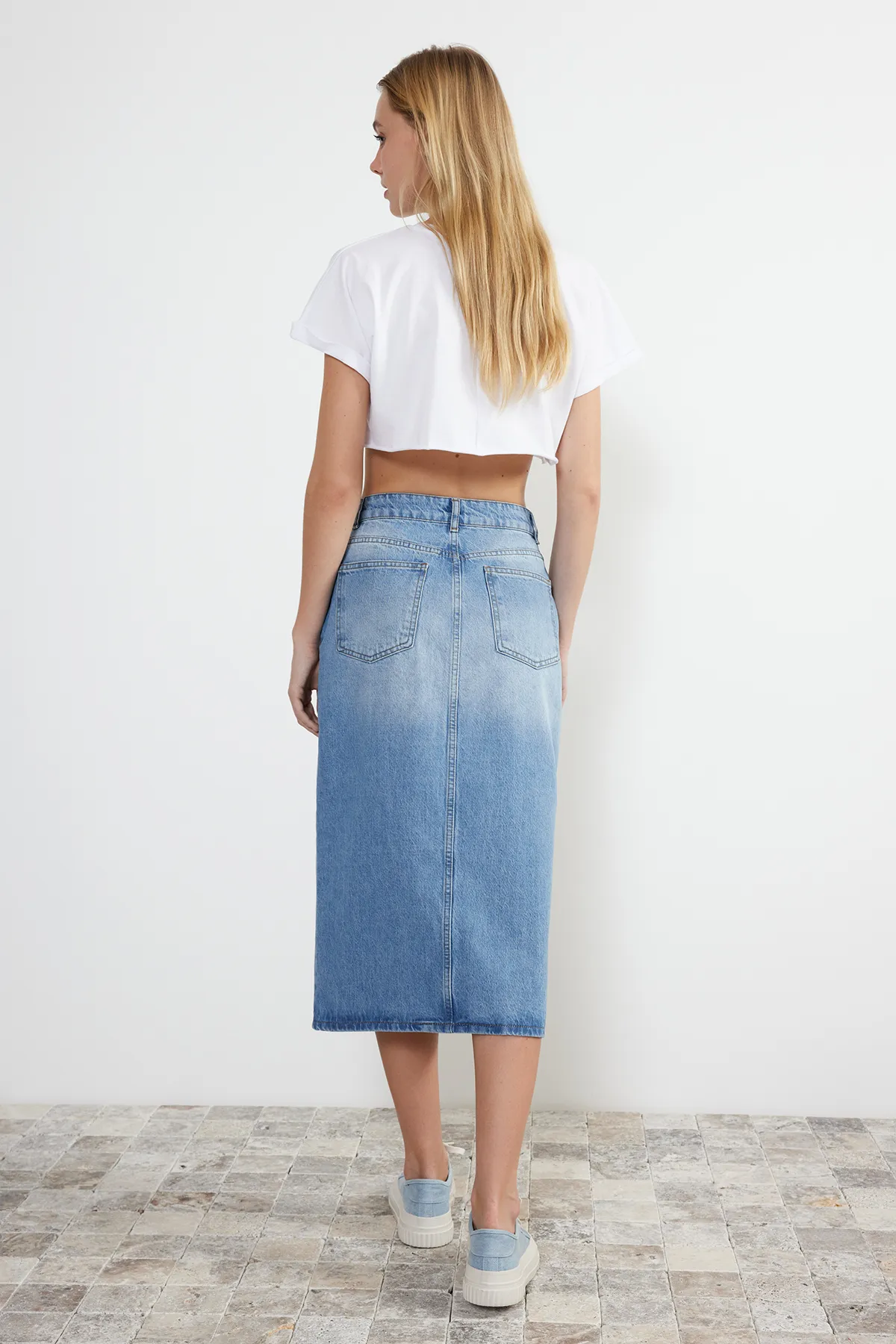 Trendyol Collection  Blau - High Waist Midi Jeansrock mit Frontreißverschluss - Nachhaltig TWOSS24ET00035