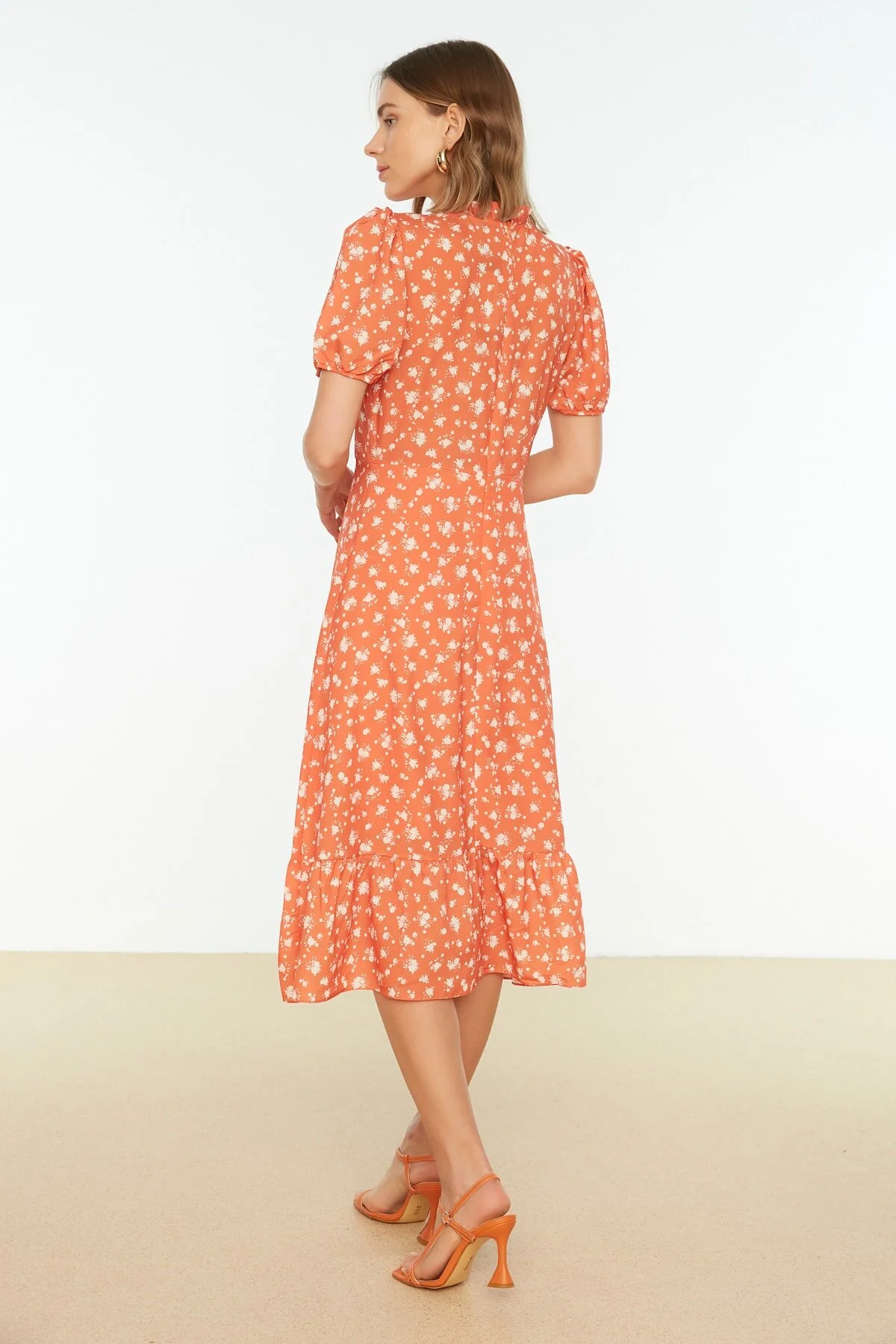 Trendyol Collection  Gefliestes A-Linien-Midikleid mit Blumenmuster TWOSS20EL0894